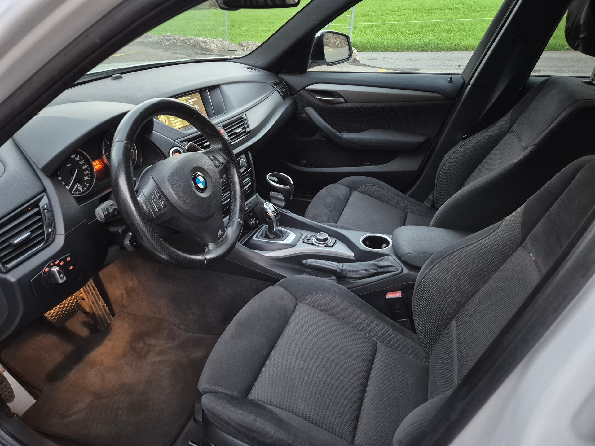 BMW X1 xDrive 20d Sport Line Steptronic *M Paket*-image-6