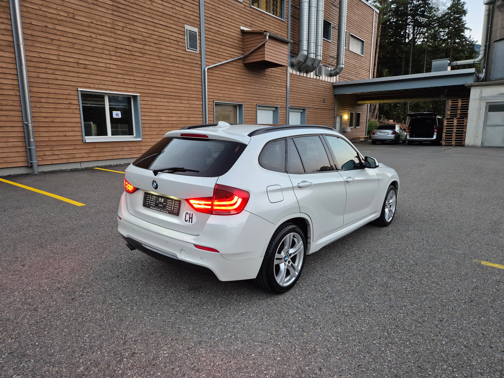 BMW X1 xDrive 20d Sport Line Steptronic *M Paket*-image-3