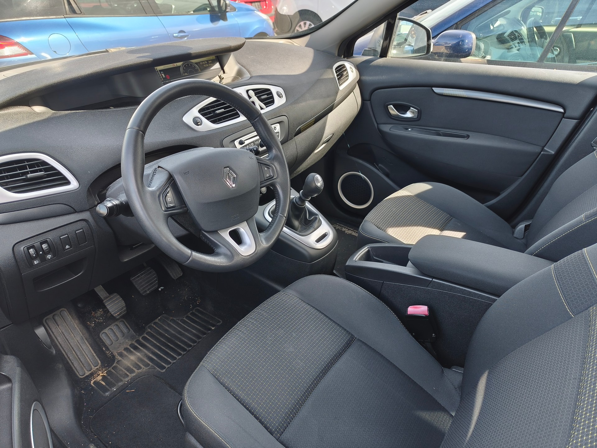 RENAULT Scénic 1.4 16V Turbo Dynamique-image-5