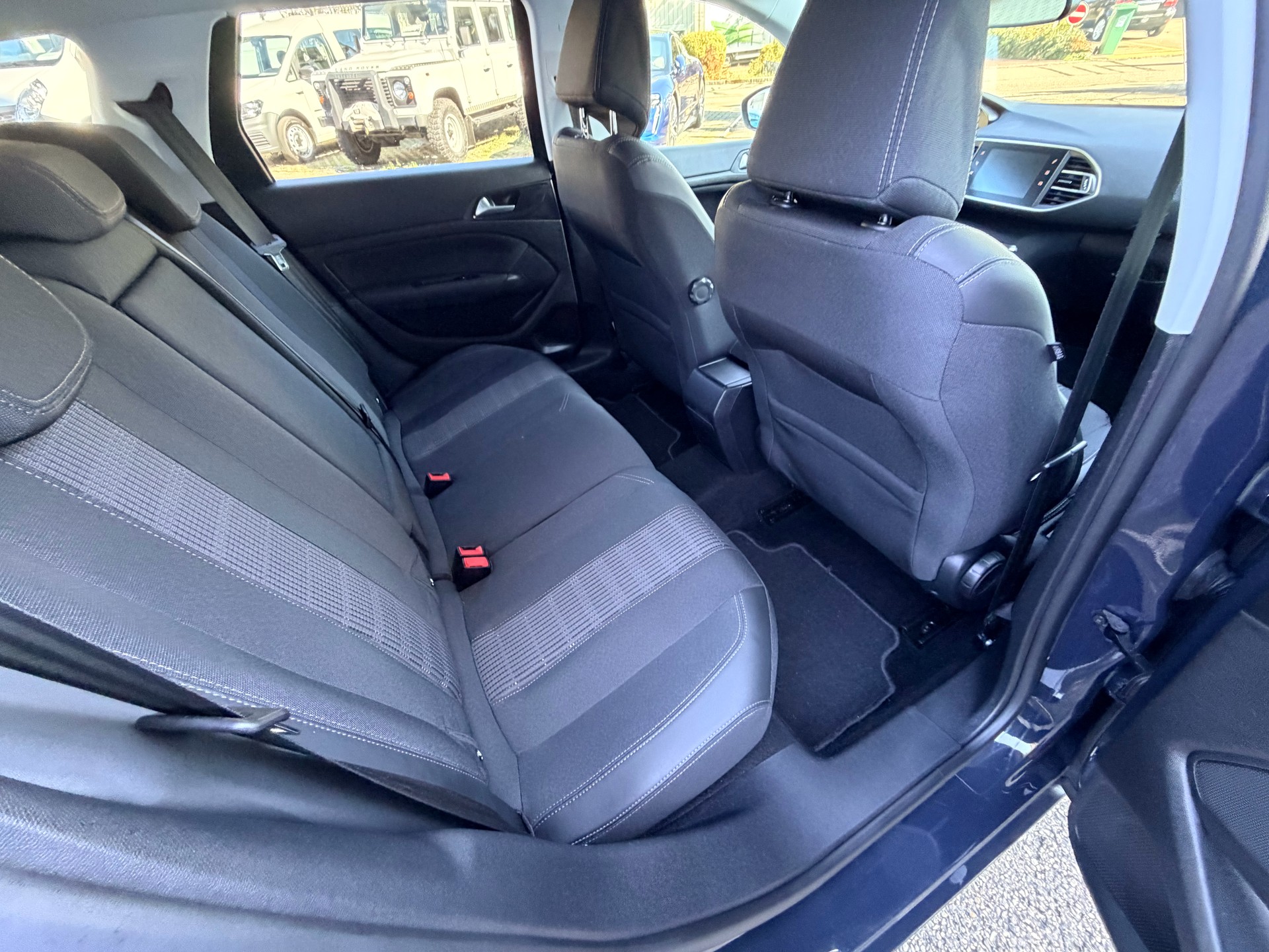 PEUGEOT 308 SW 1.2 Pure Tech Allure EAT8-image-10