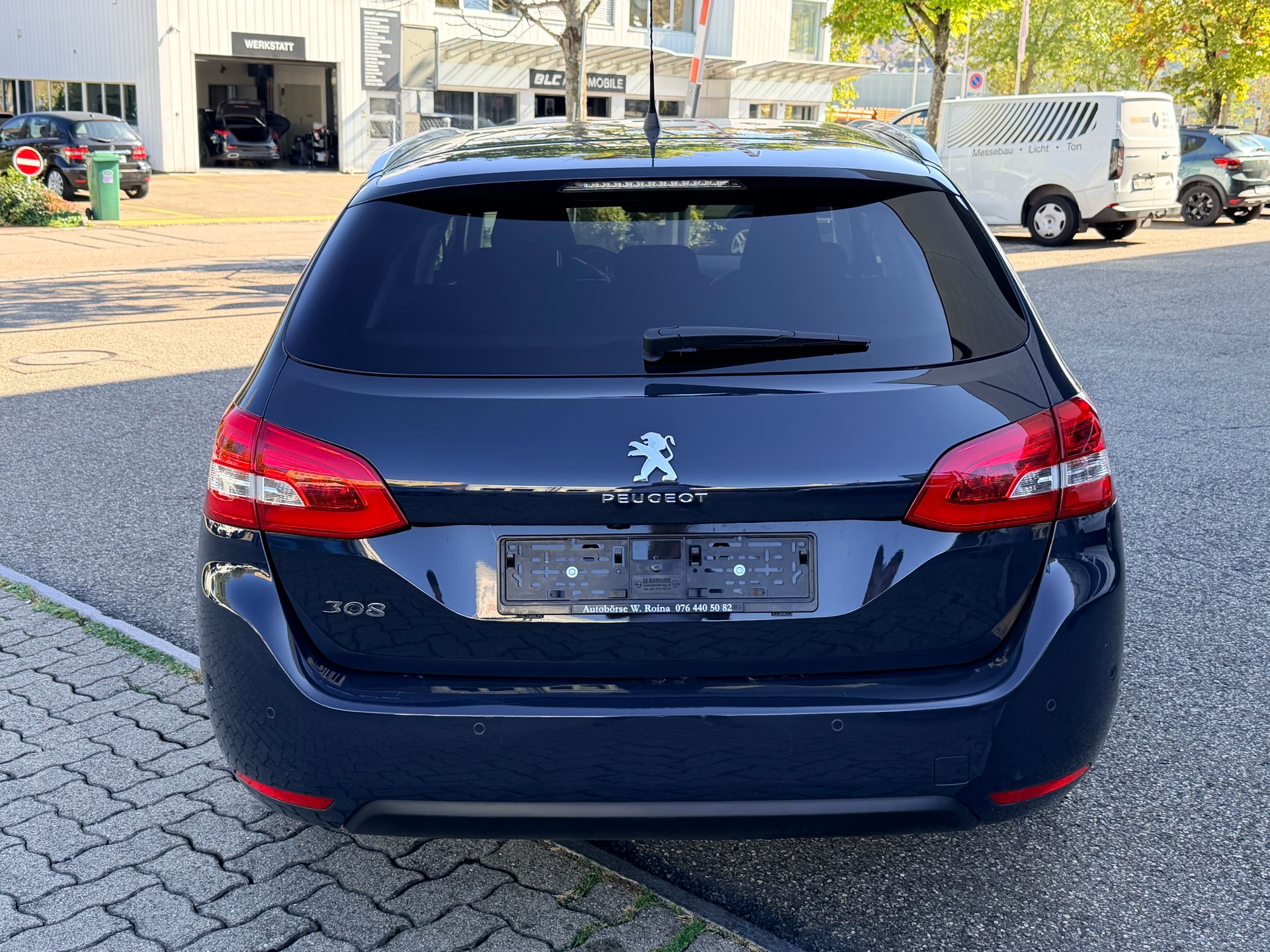 PEUGEOT 308 SW 1.2 Pure Tech Allure EAT8-showroom-element-3
