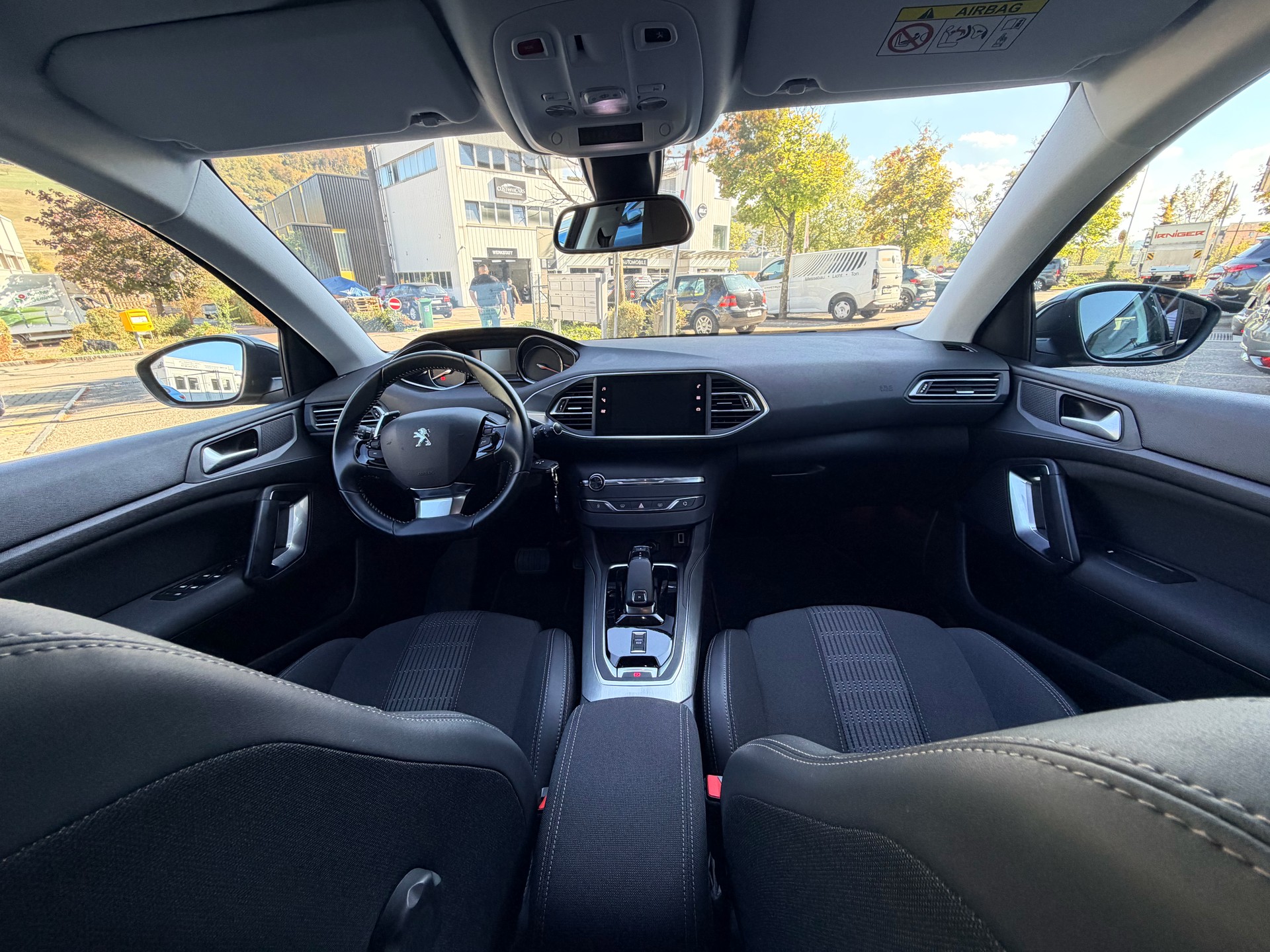 PEUGEOT 308 SW 1.2 Pure Tech Allure EAT8-image-11