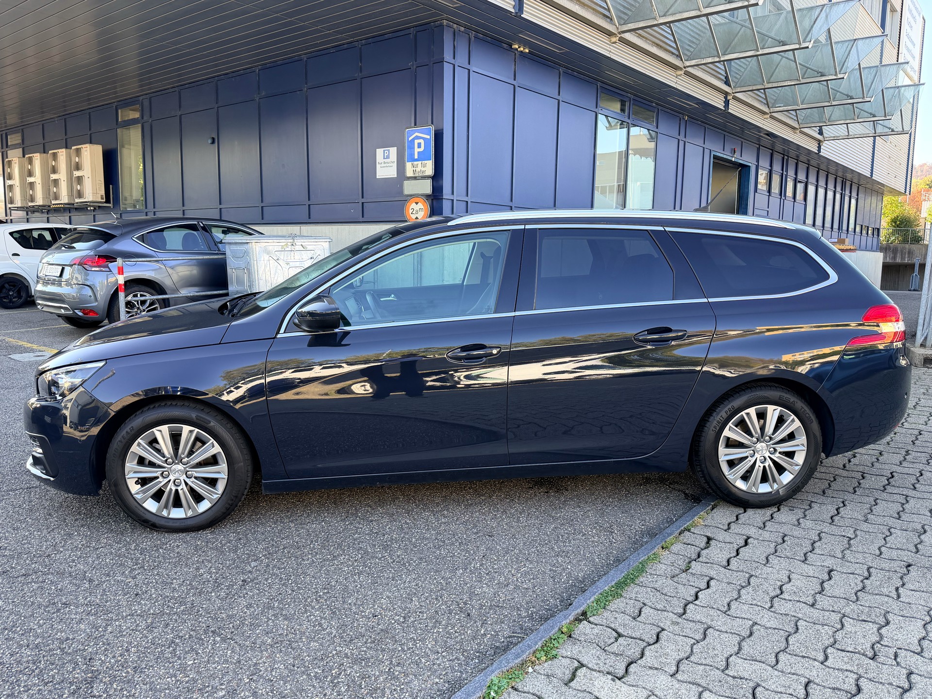 PEUGEOT 308 SW 1.2 Pure Tech Allure EAT8-image-5