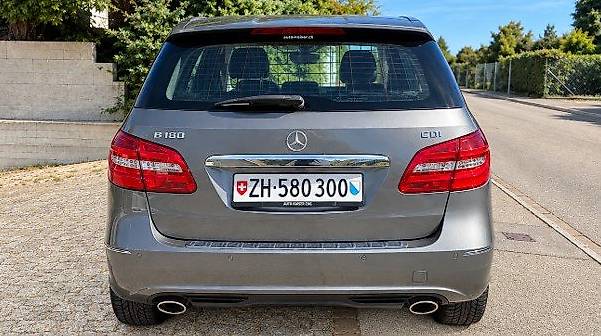 MERCEDES-BENZ 180-image-4