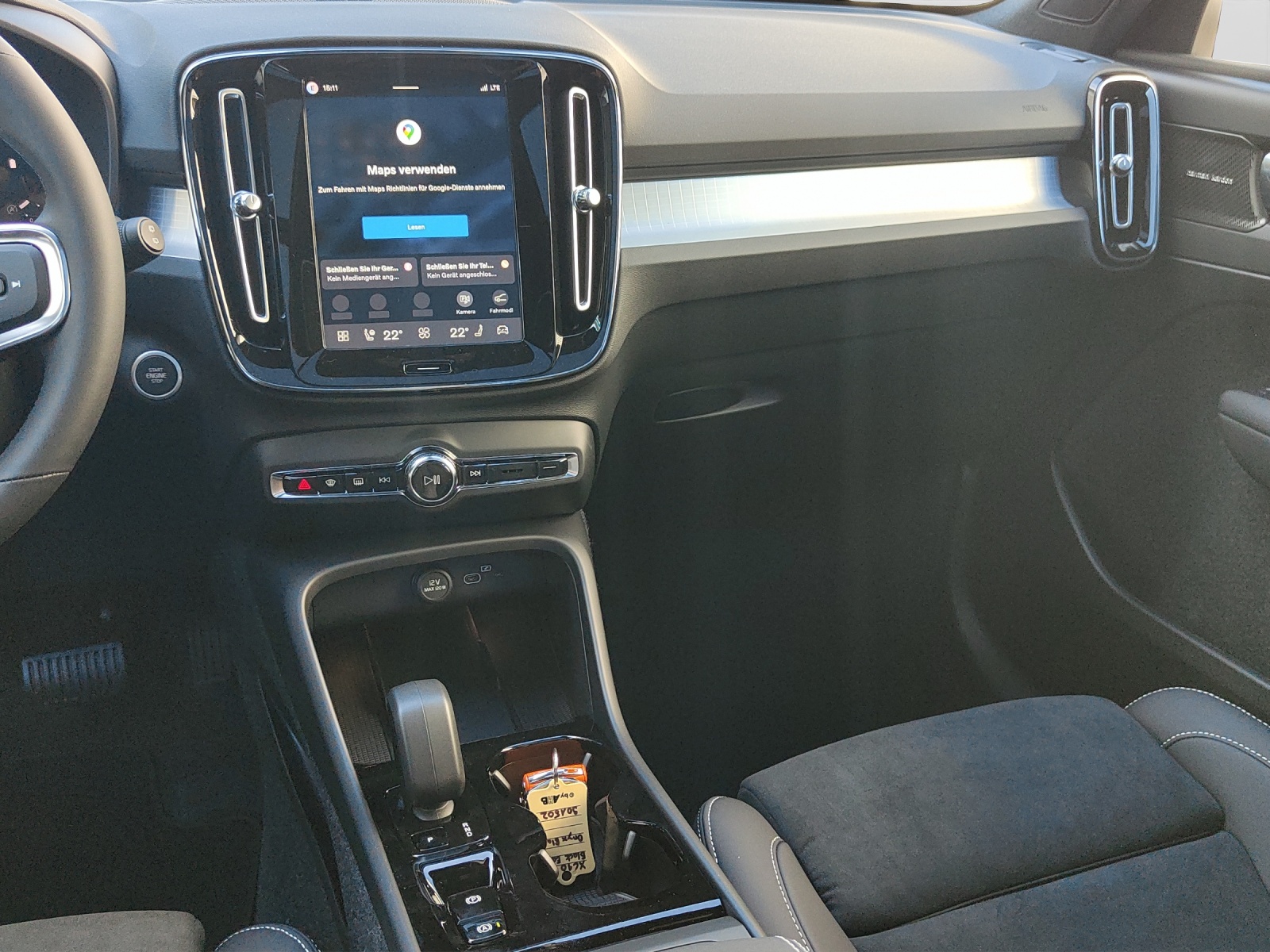 VOLVO XC40 2.0 B4 MH Black Edition-image-8