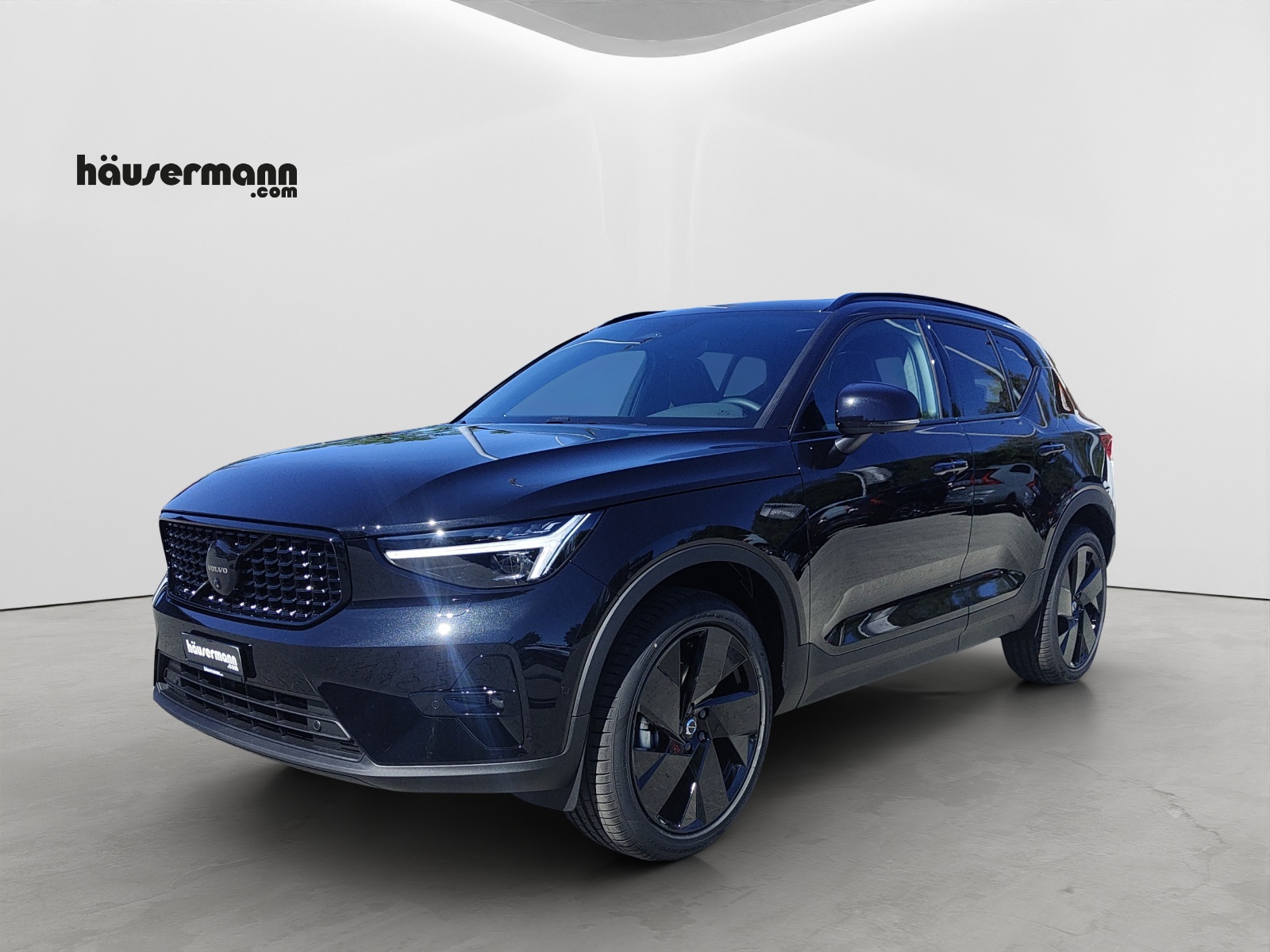 VOLVO XC40 2.0 B4 MH Black Edition-image-0