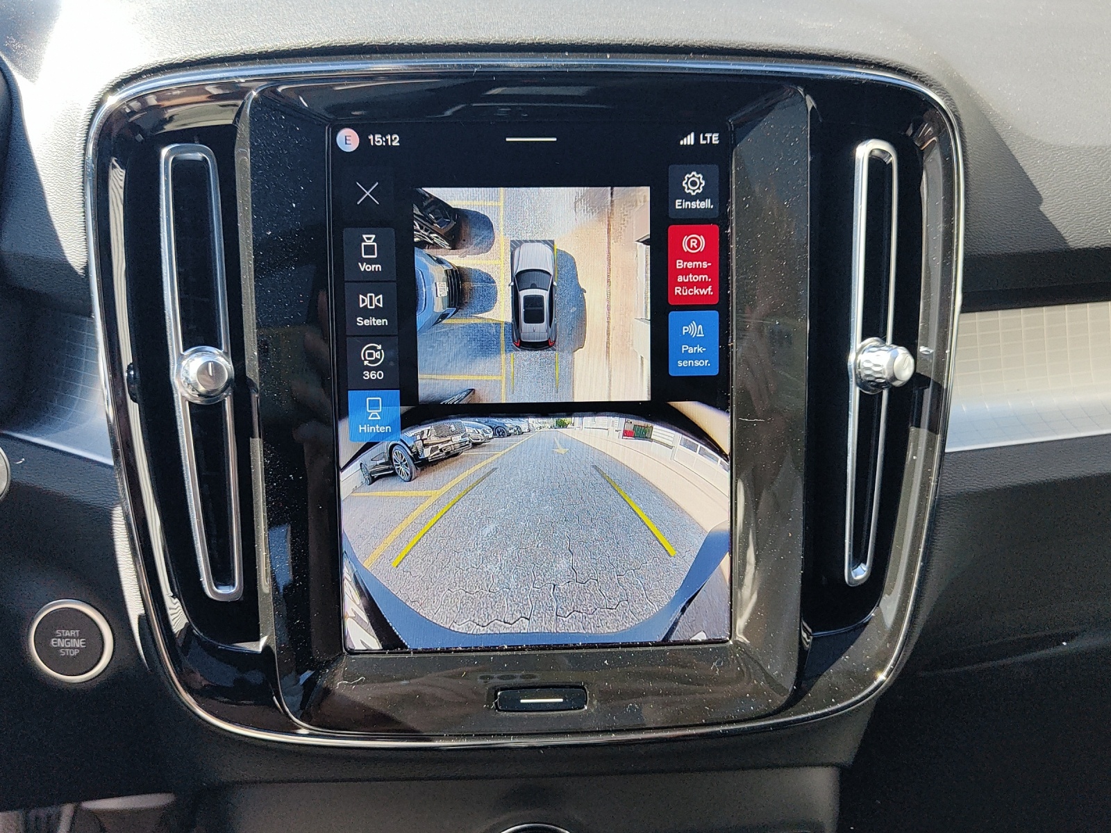 VOLVO XC40 2.0 B4 MH Black Edition-image-9