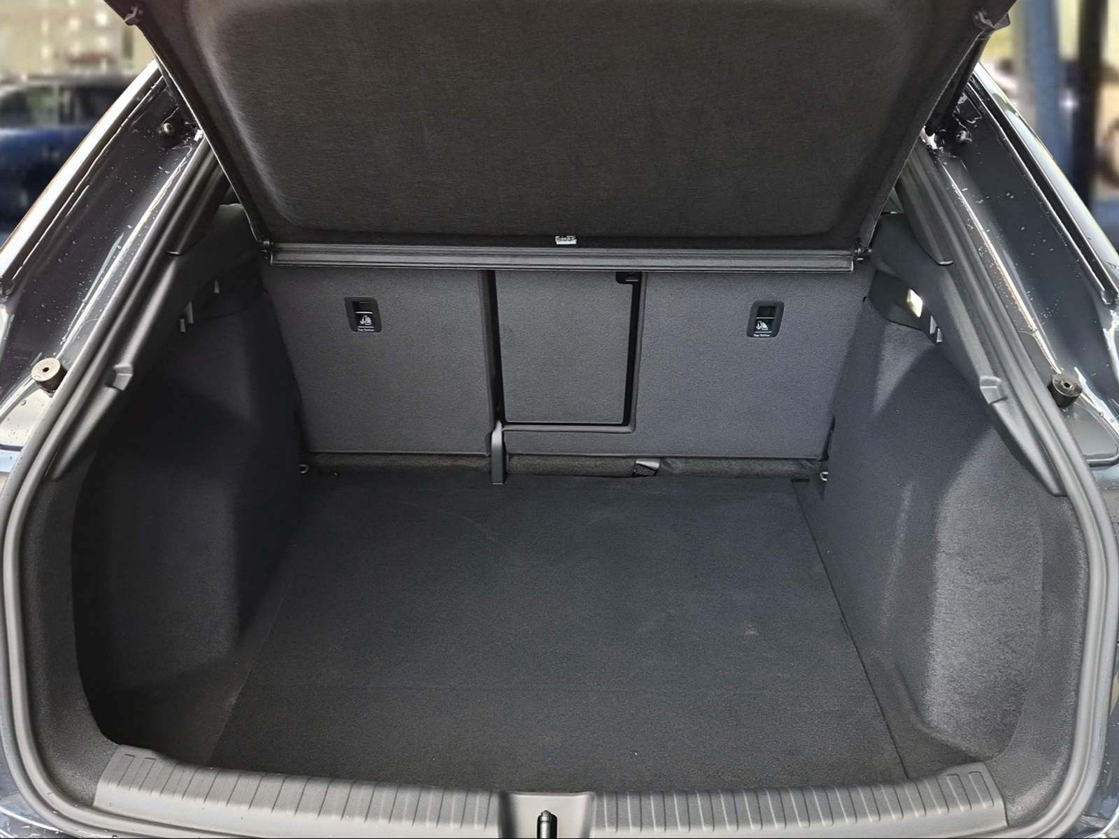 AUDI Q4 Sportback e-tron quattro performance Swiss Ski Tamboragrau Metallic-image-5
