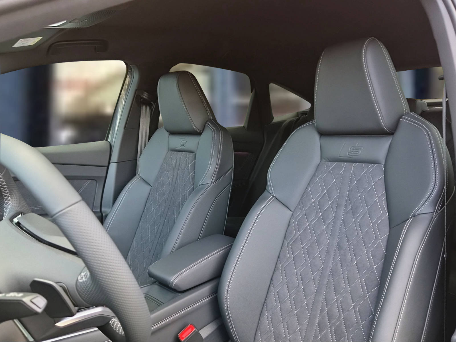 AUDI Q4 Sportback e-tron quattro performance Swiss Ski Tamboragrau Metallic-image-7
