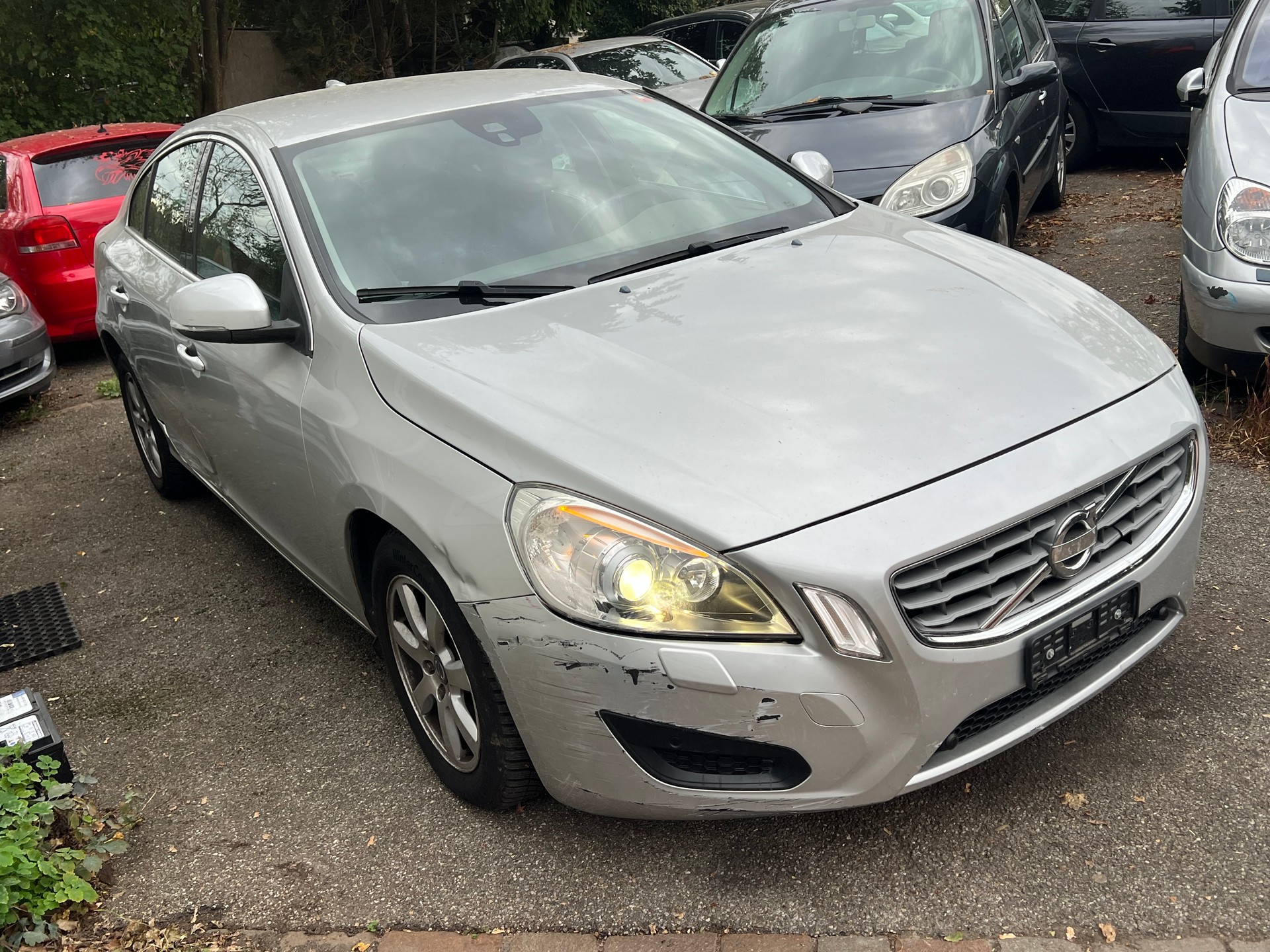 VOLVO S60 D3 Kinetic Geartronic-image-2