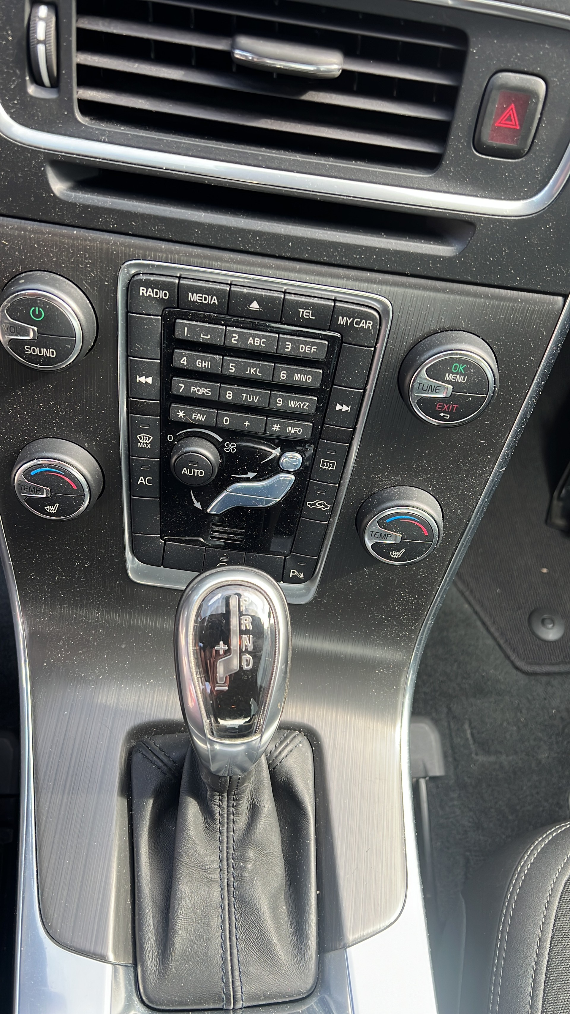 VOLVO S60 D3 Kinetic Geartronic-image-2