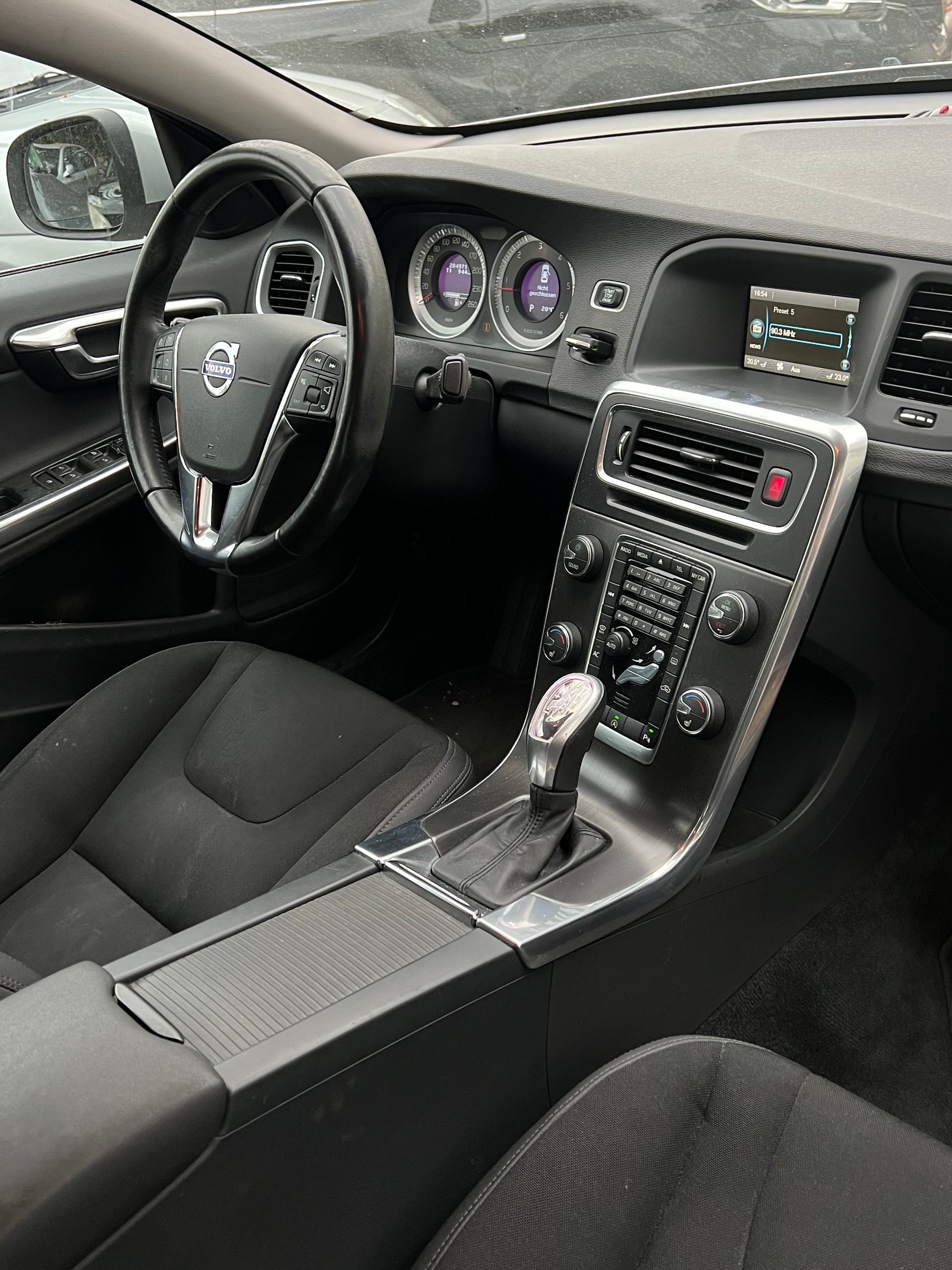 VOLVO S60 D3 Kinetic Geartronic-image-6