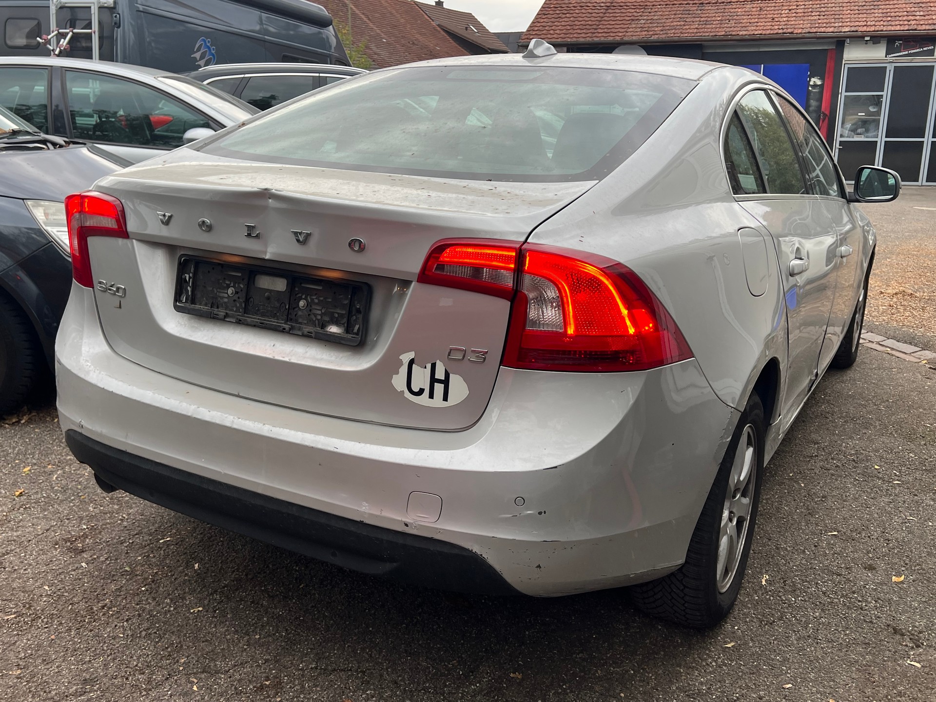 VOLVO S60 D3 Kinetic Geartronic-image-4