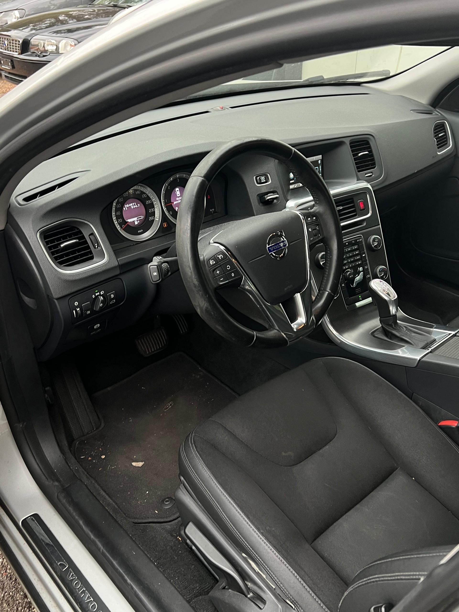 VOLVO S60 D3 Kinetic Geartronic-image-8
