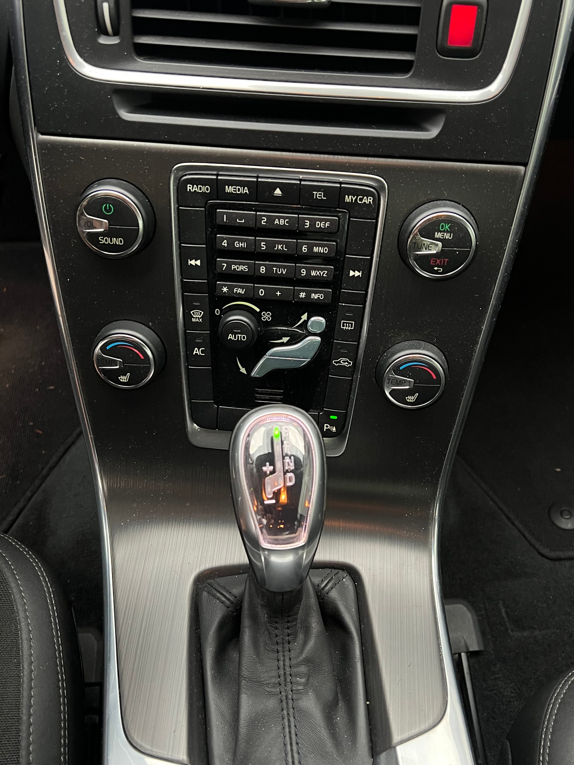 VOLVO S60 D3 Kinetic Geartronic-image-9