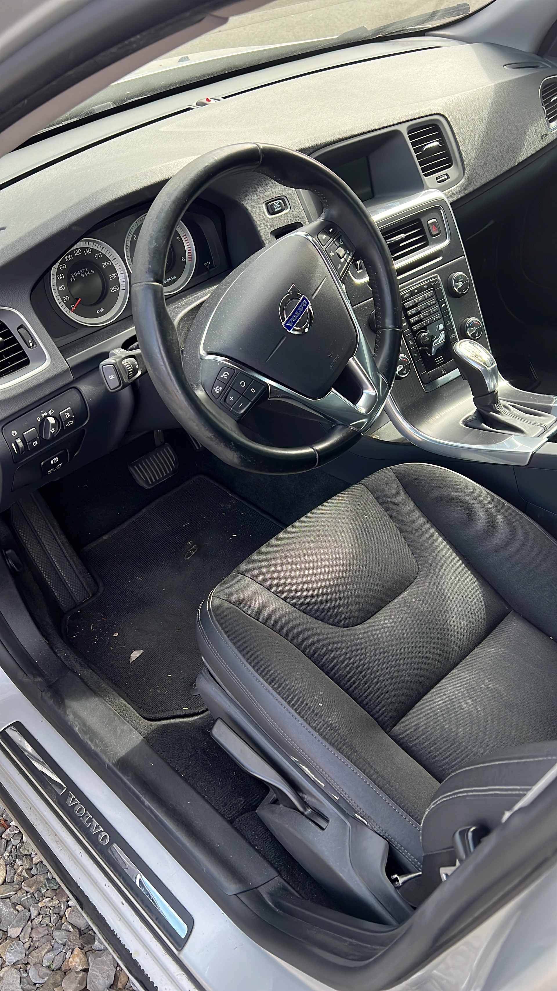 VOLVO S60 D3 Kinetic Geartronic-image-1