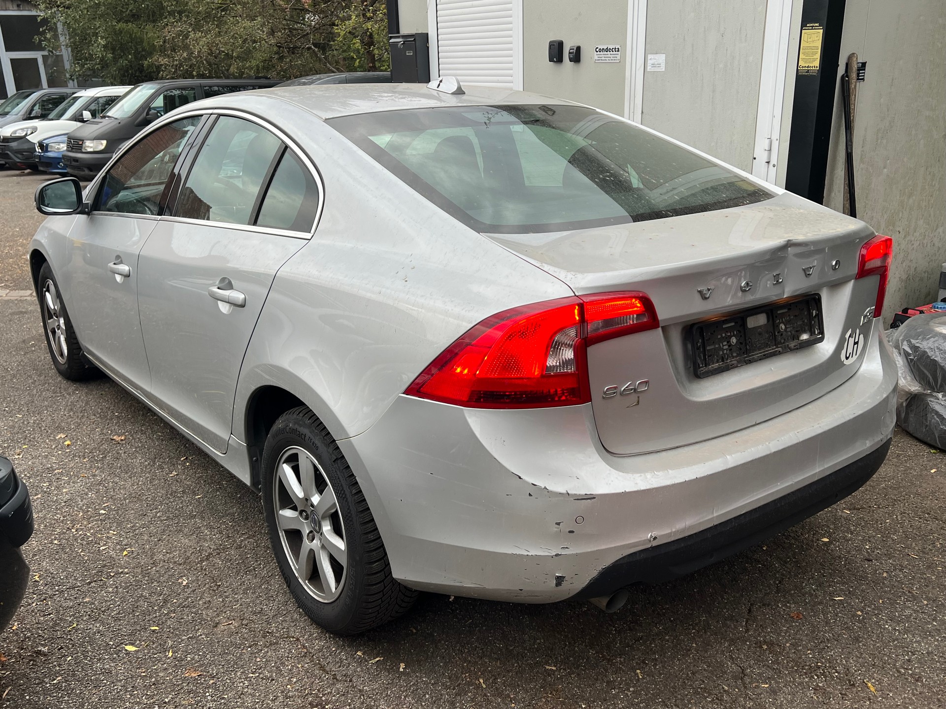 VOLVO S60 D3 Kinetic Geartronic-image-3