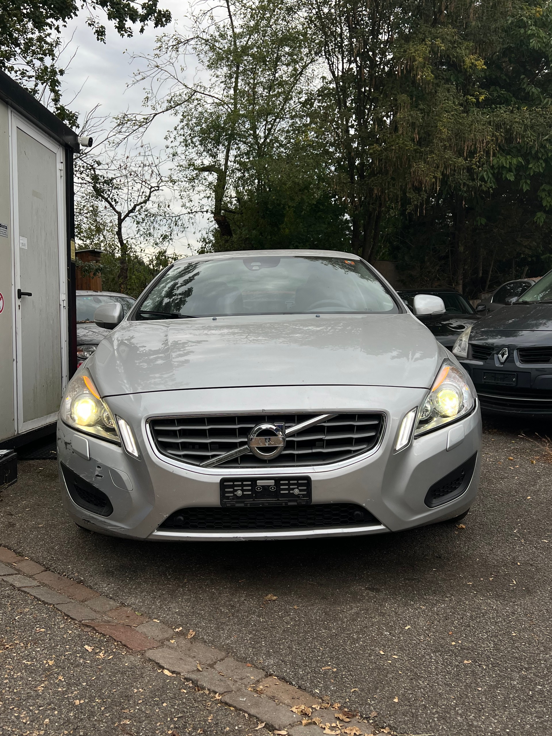 VOLVO S60 D3 Kinetic Geartronic-image-1
