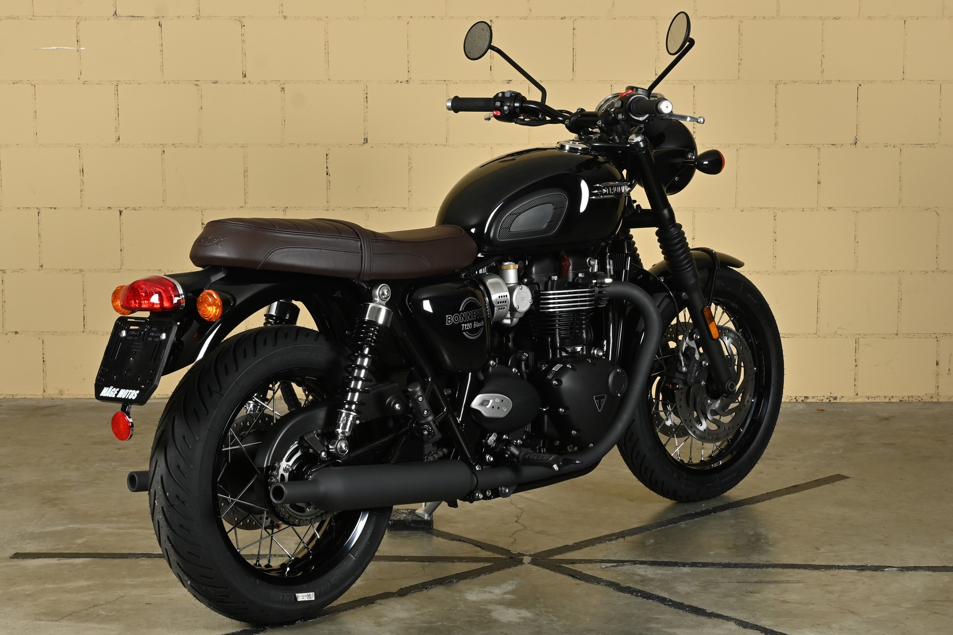 TRIUMPH Bonneville T120 Black-image-5