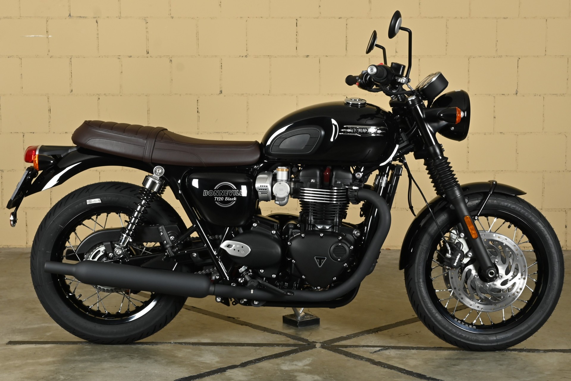 TRIUMPH Bonneville T120 Black