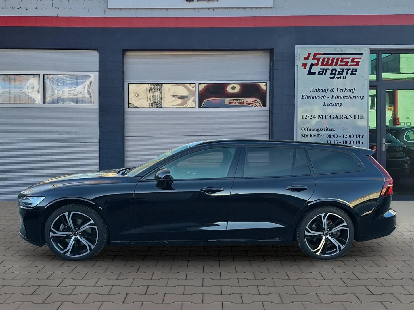 VOLVO V60 B4 Benzin Mild Hybrid Ultra Dark DCT mit AHK & Panoramadach & 5J Werksgarantie oder bis 200000km-image-4
