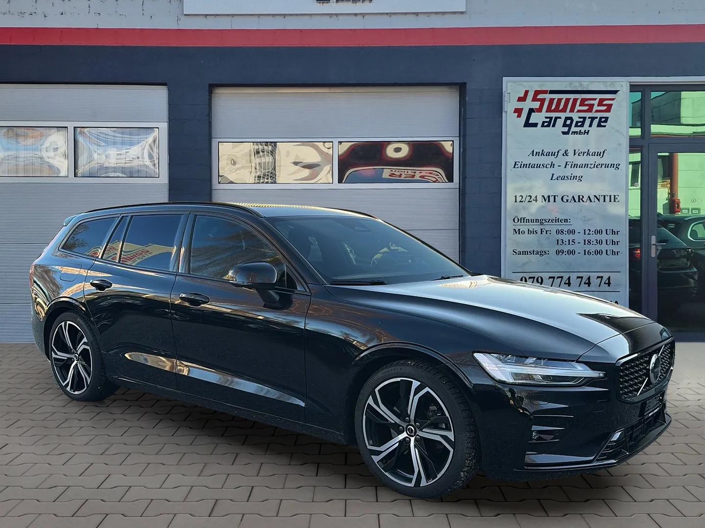 VOLVO V60 B4 Benzin Mild Hybrid Ultra Dark DCT mit AHK & Panoramadach & 5J Werksgarantie oder bis 200000km-image-1