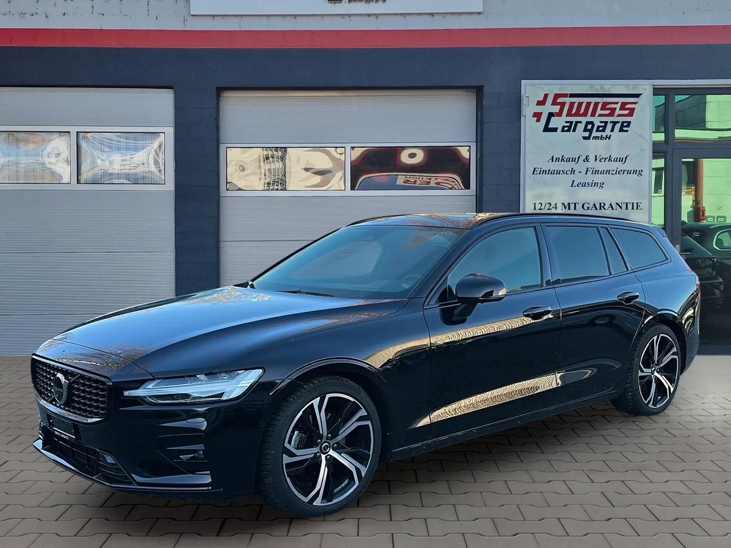 VOLVO V60 B4 Benzin Mild Hybrid Ultra Dark DCT mit AHK & Panoramadach & 5J Werksgarantie oder bis 200000km-image-3