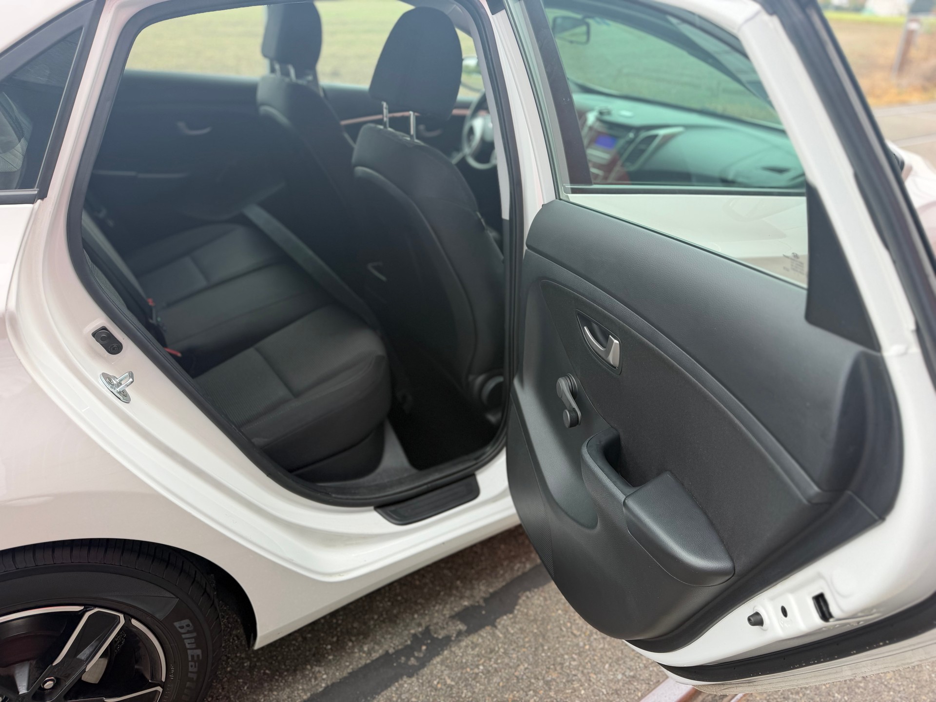 HYUNDAI i30 1.4 Pica-image-9