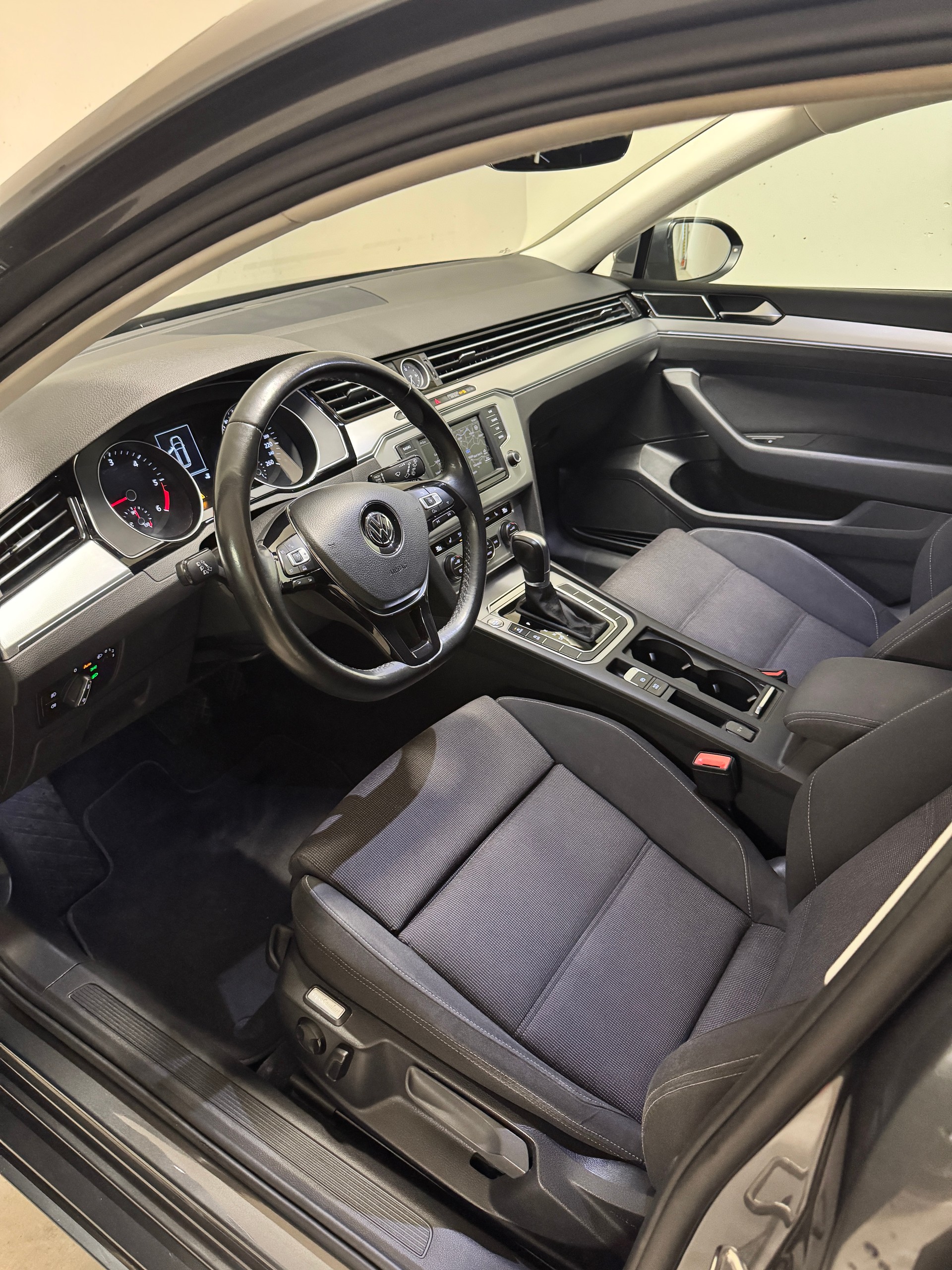 VW Passat Variant 2.0 TDI BMT Comfortline DSG-image-5