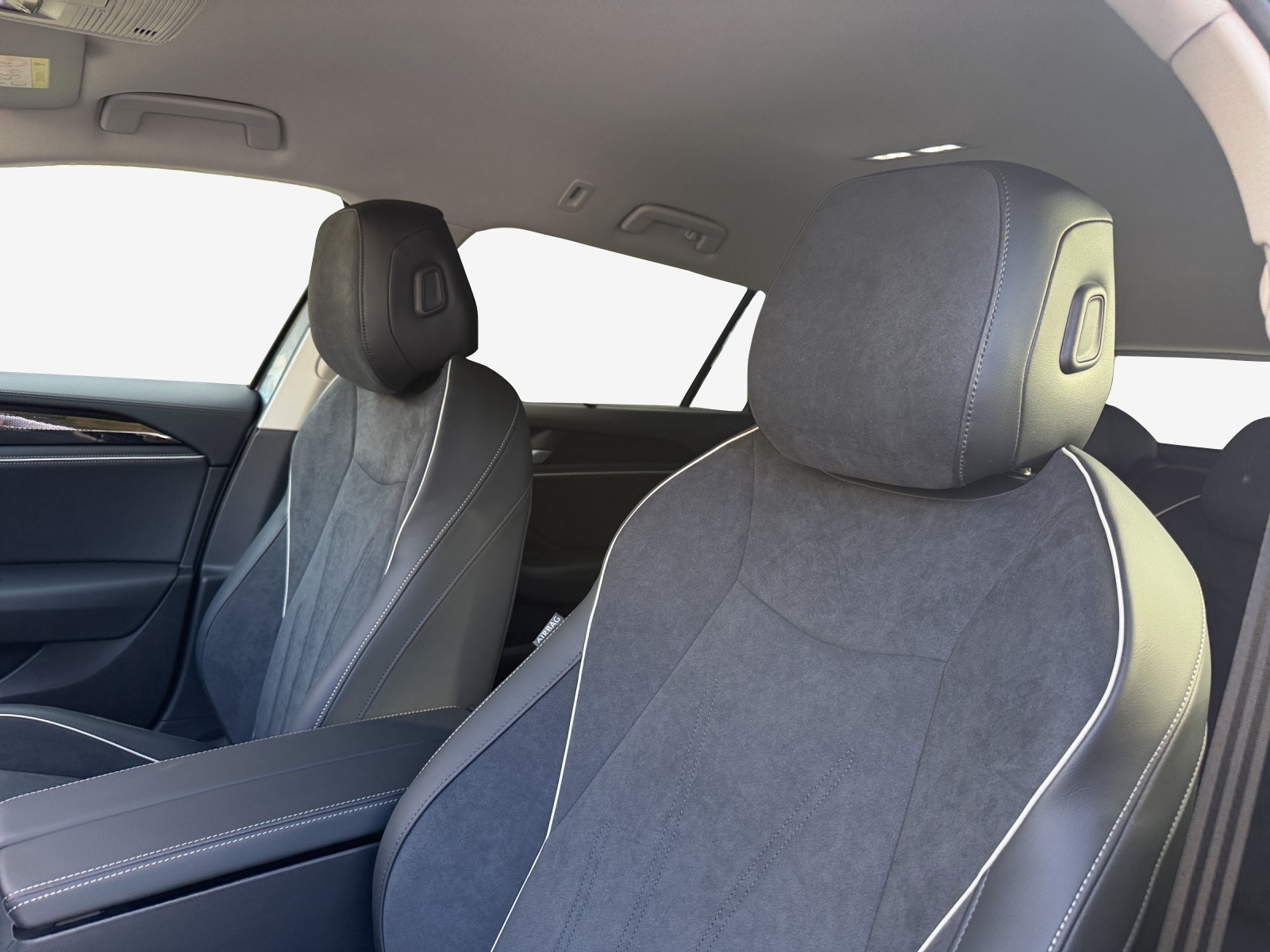 VW Passat Variant 2.0 TDI evo Business DSG-image-13