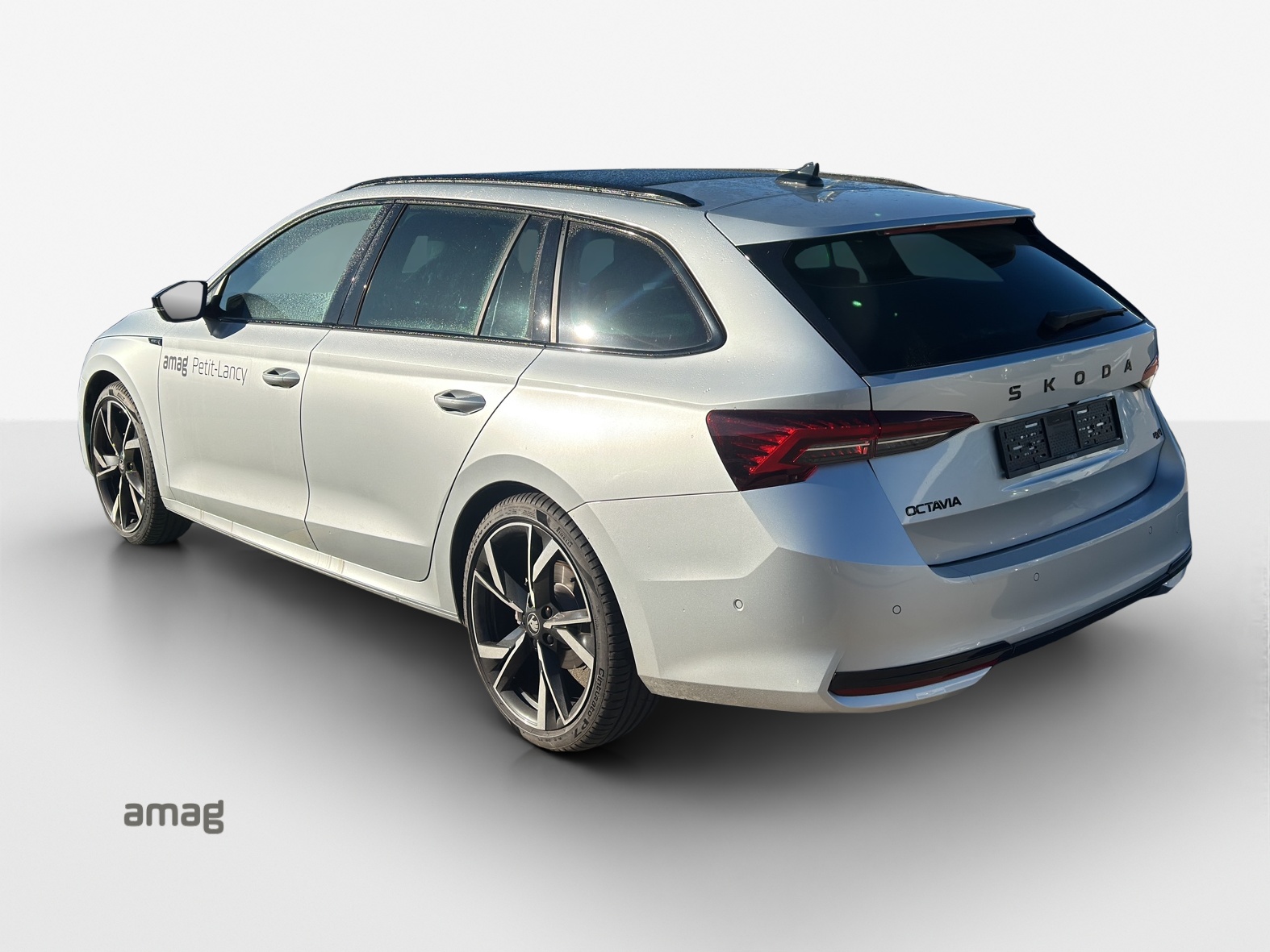SKODA Octavia Combi 2.0 TSI DSG Sport Line 4x4-image-2
