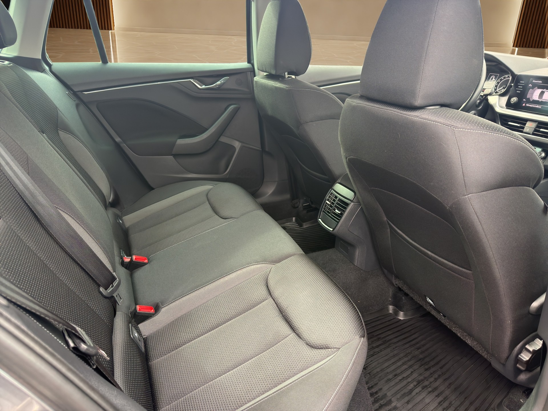 SKODA Kamiq 1.0 TSI Tour-image-12