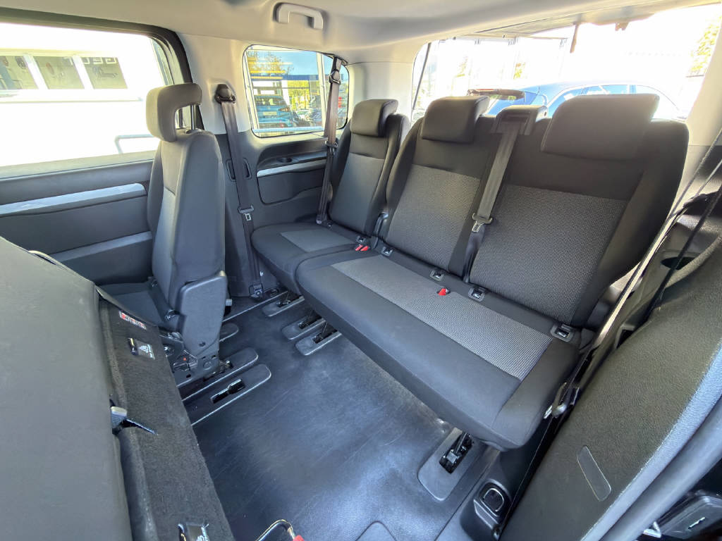 PEUGEOT Traveller Standard 2.2 BlueHDi 180 Business S/S-image-9