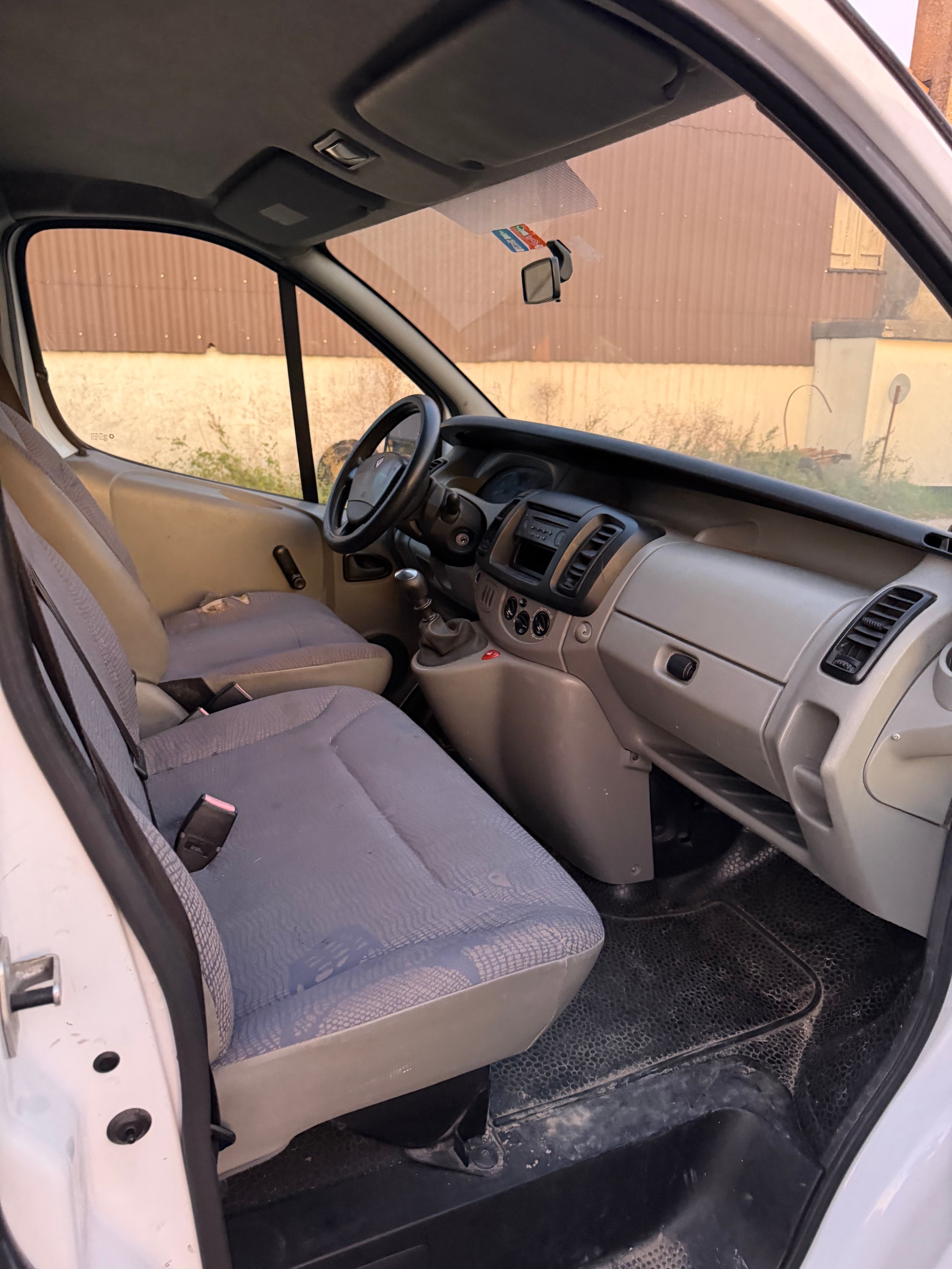 RENAULT Trafic 1.9 dCi 80 2.7t-image-6