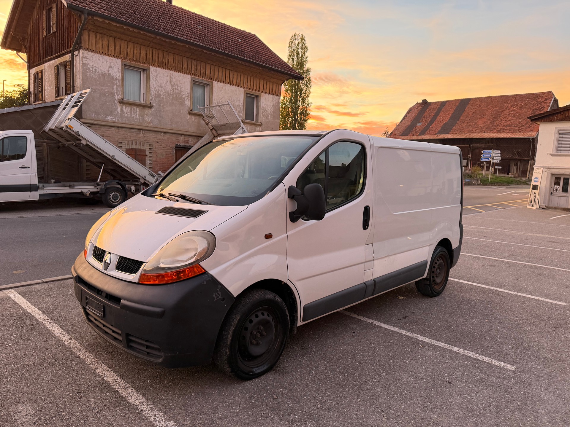 RENAULT Trafic 1.9 dCi 80 2.7t-image-1