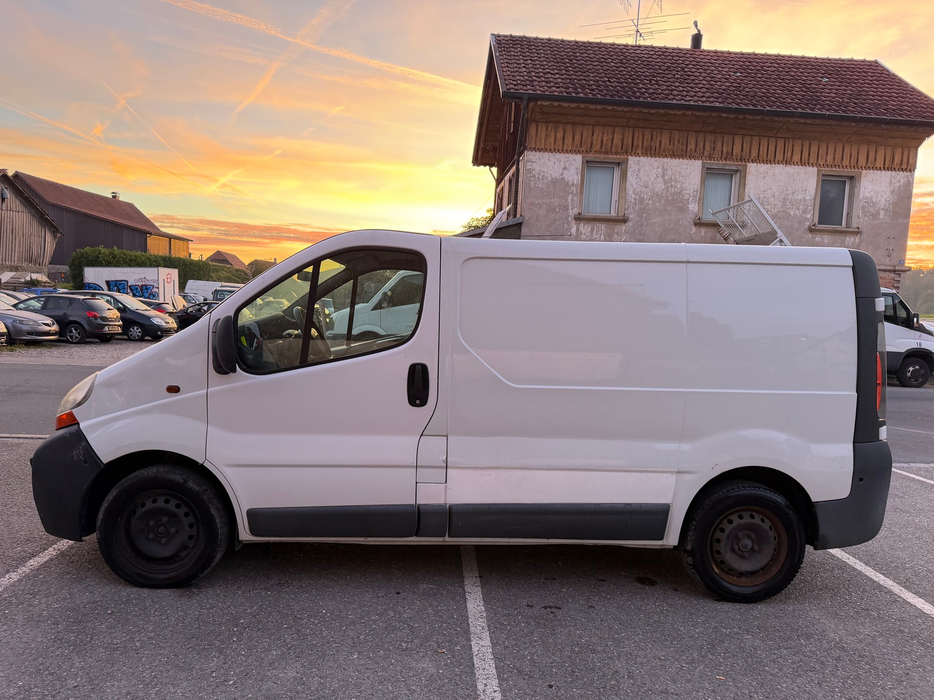 RENAULT Trafic 1.9 dCi 80 2.7t-image-3