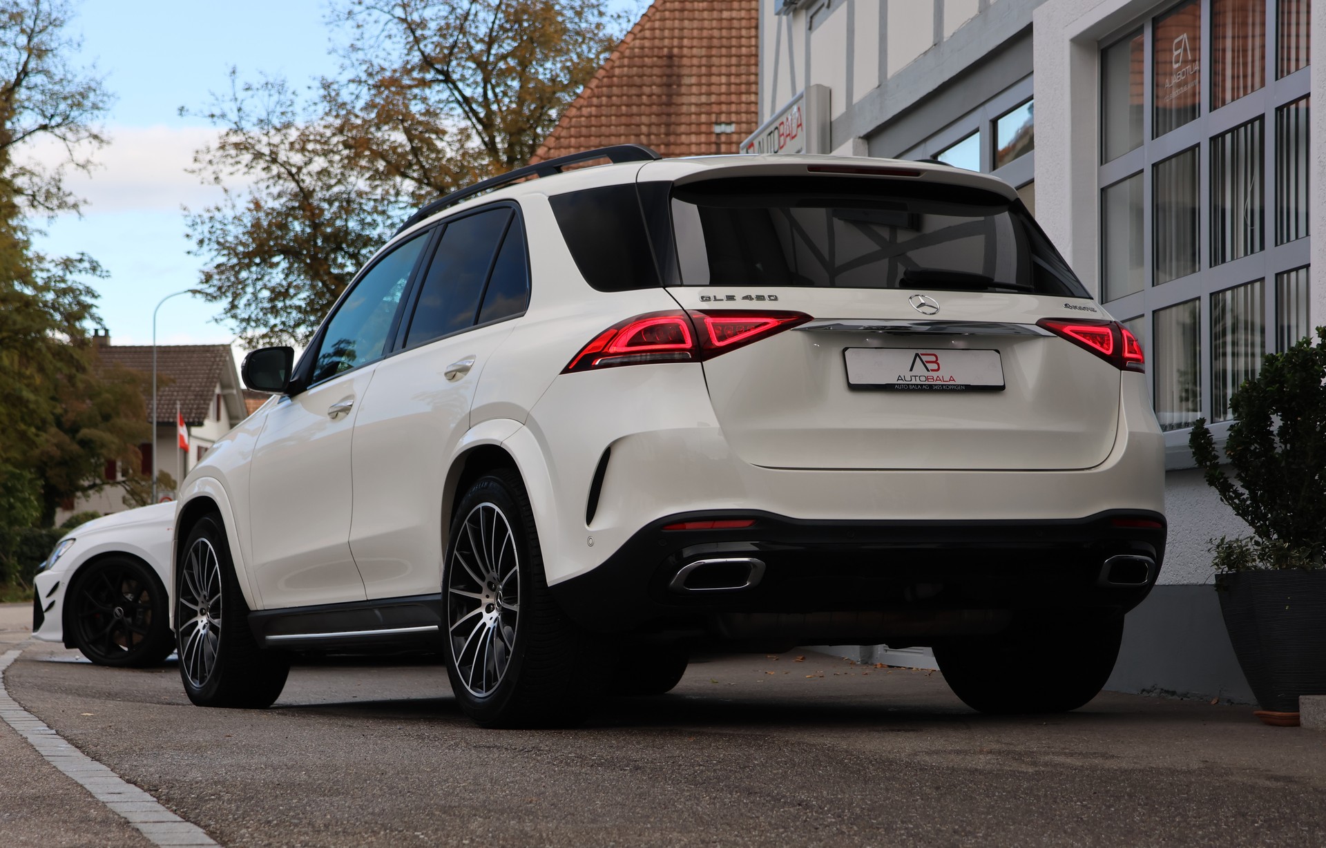 MERCEDES-BENZ GLE 450 4Matic AMG Line 9G-Tronic (CH) *Designo* + 2.7T AHK-showroom-element-2