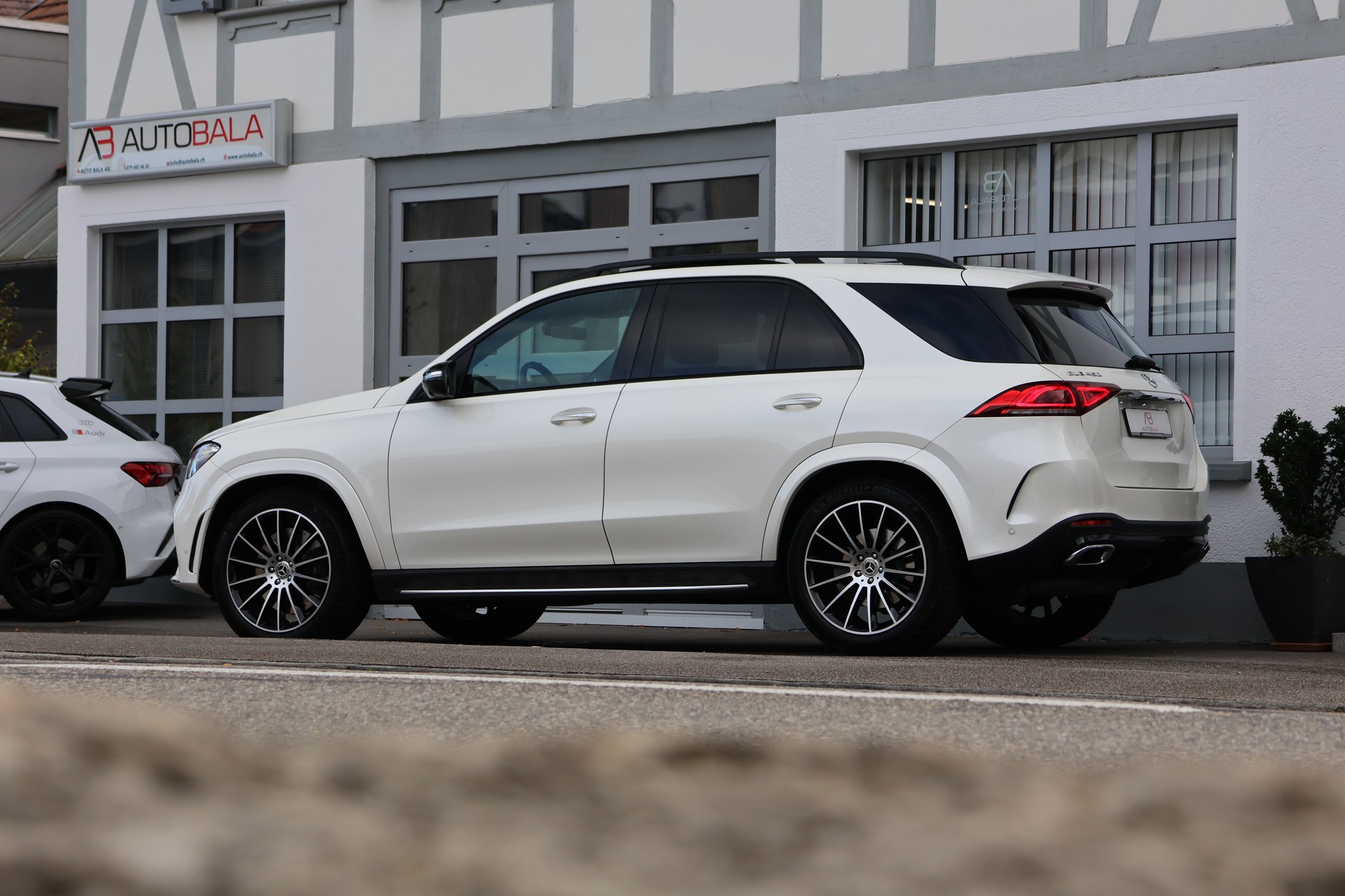 MERCEDES-BENZ GLE 450 4Matic AMG Line 9G-Tronic (CH) *Designo* + 2.7T AHK-showroom-element-3