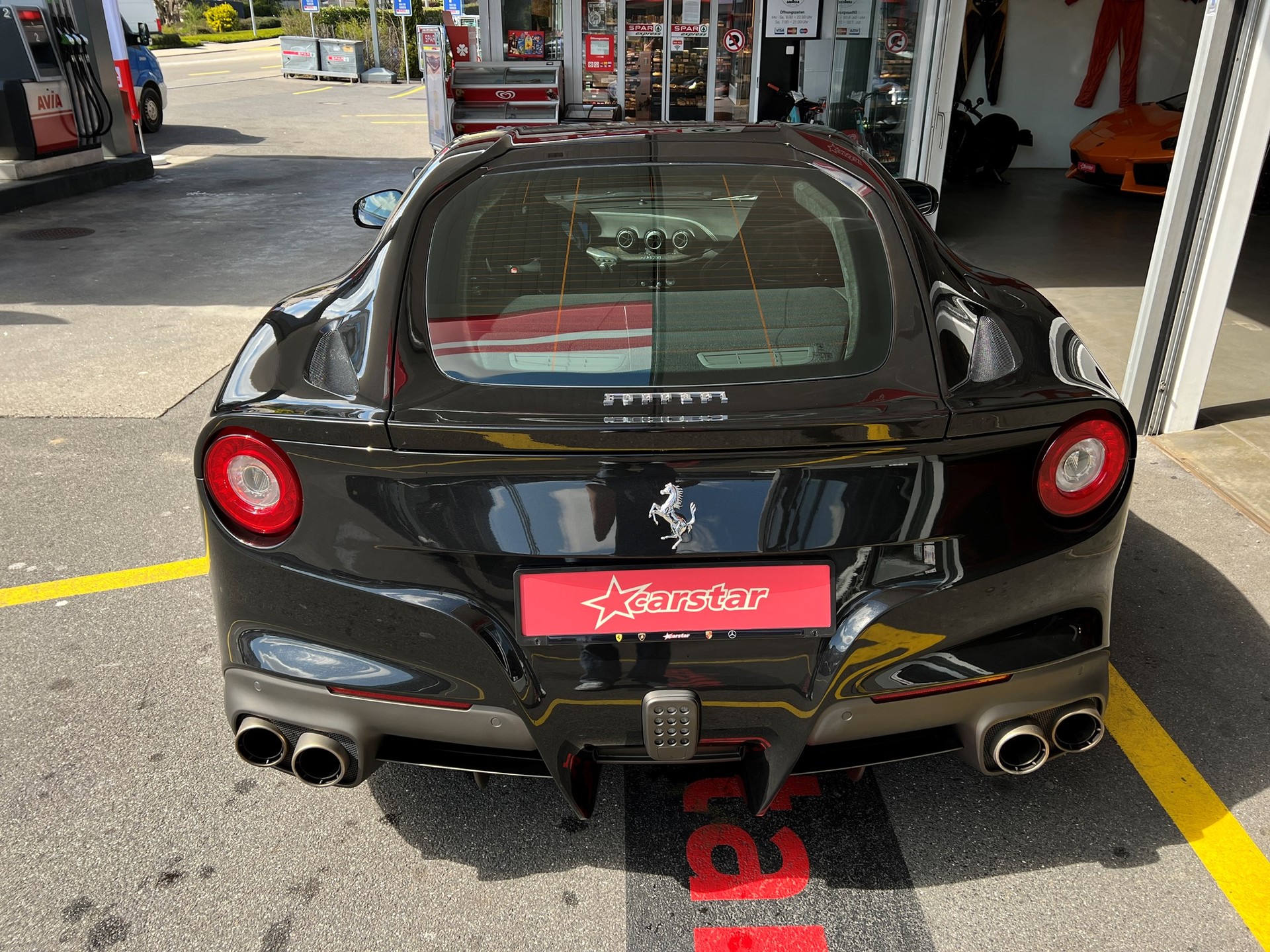 FERRARI F12 Berlinetta-image-4