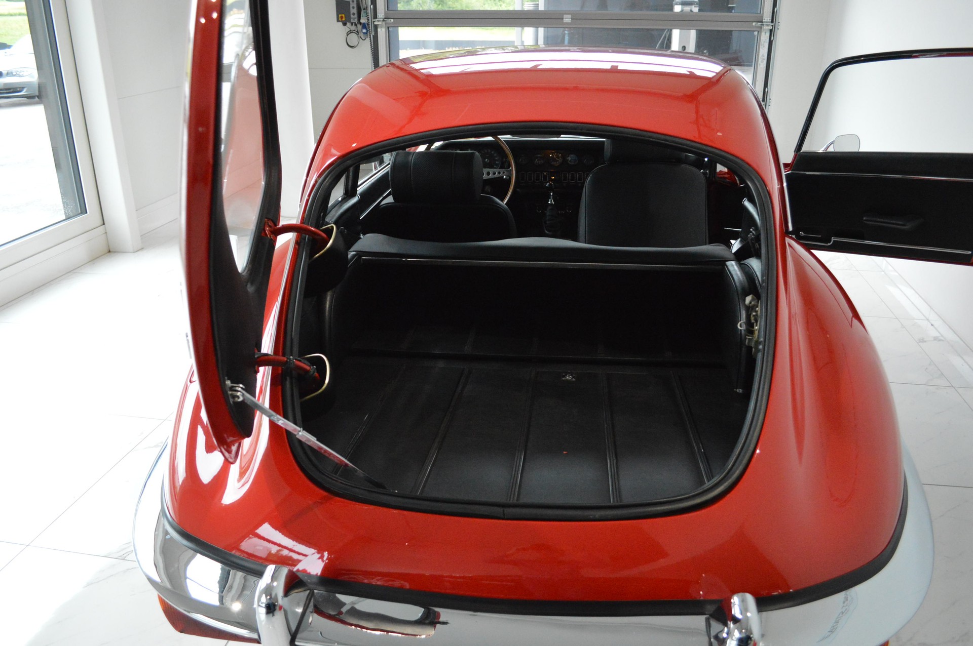JAGUAR E-Type 4.2L Serie 2 Coupé-image-5
