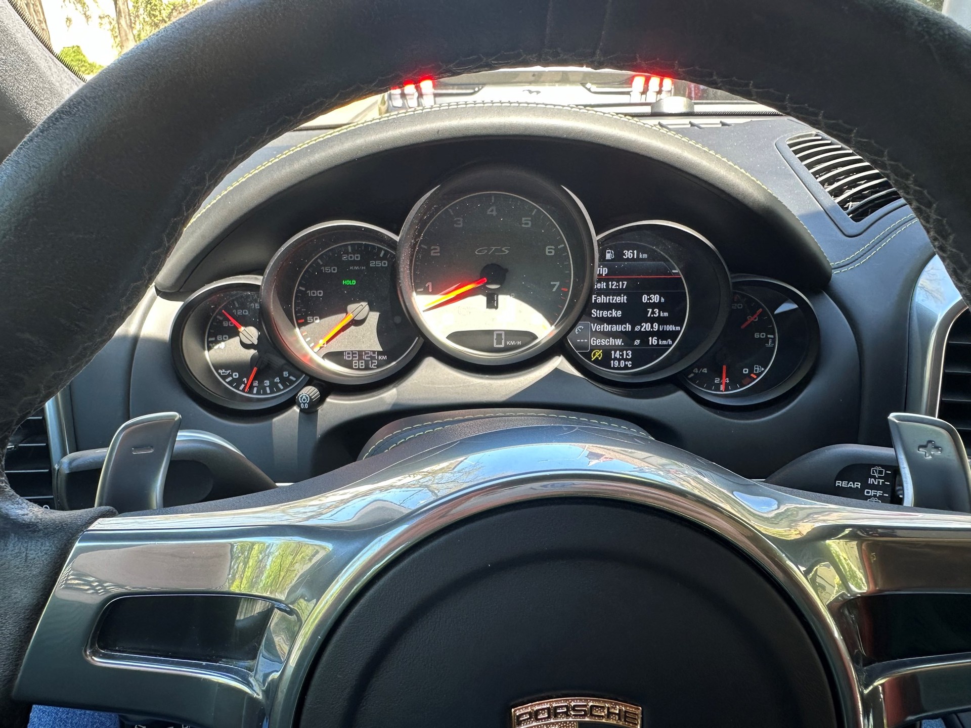 PORSCHE Cayenne GTS (Porsche Approved bis 10.02.2028)-image-2