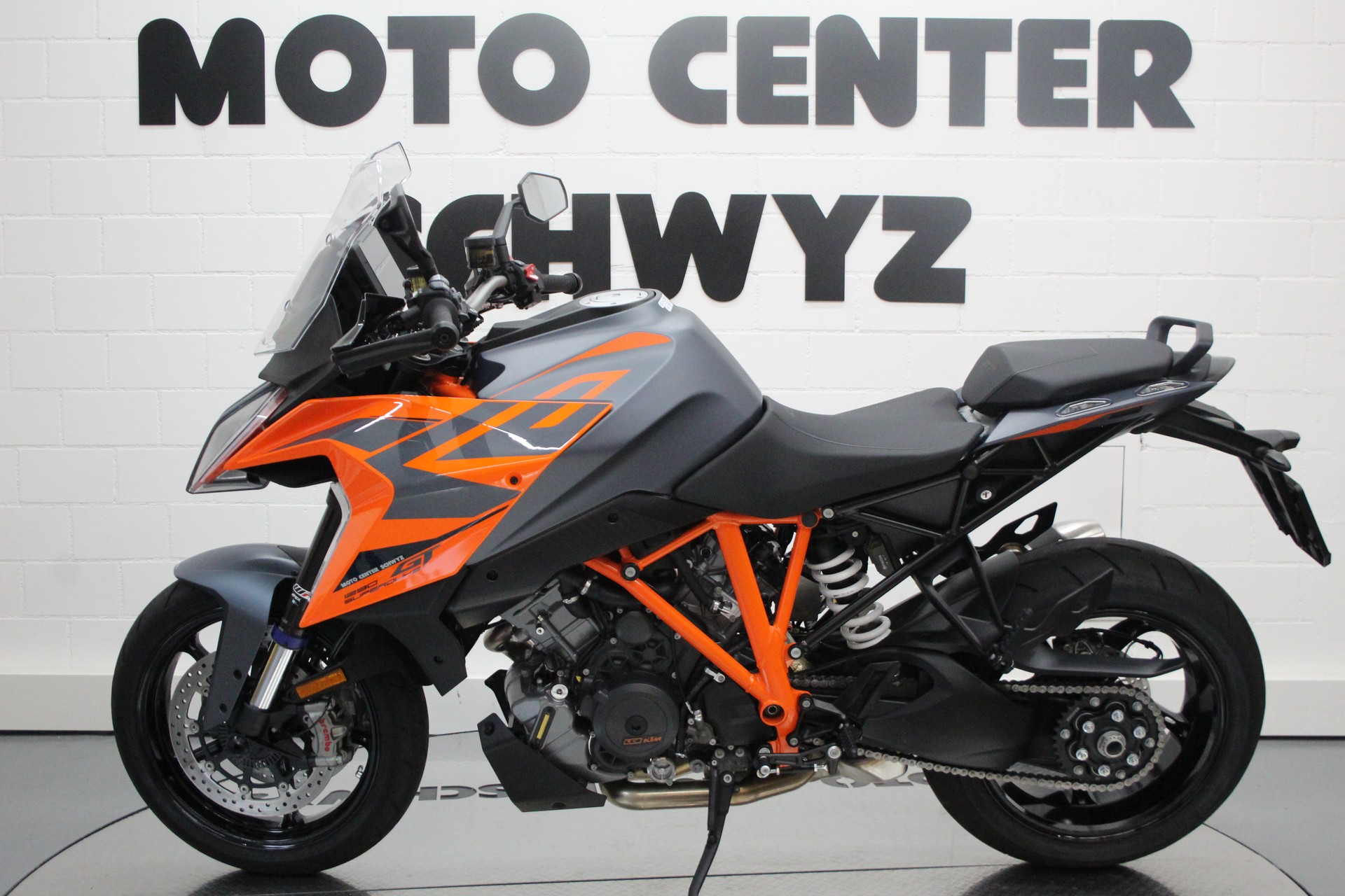 KTM 1290 Super Duke GT MY 2023-image-6