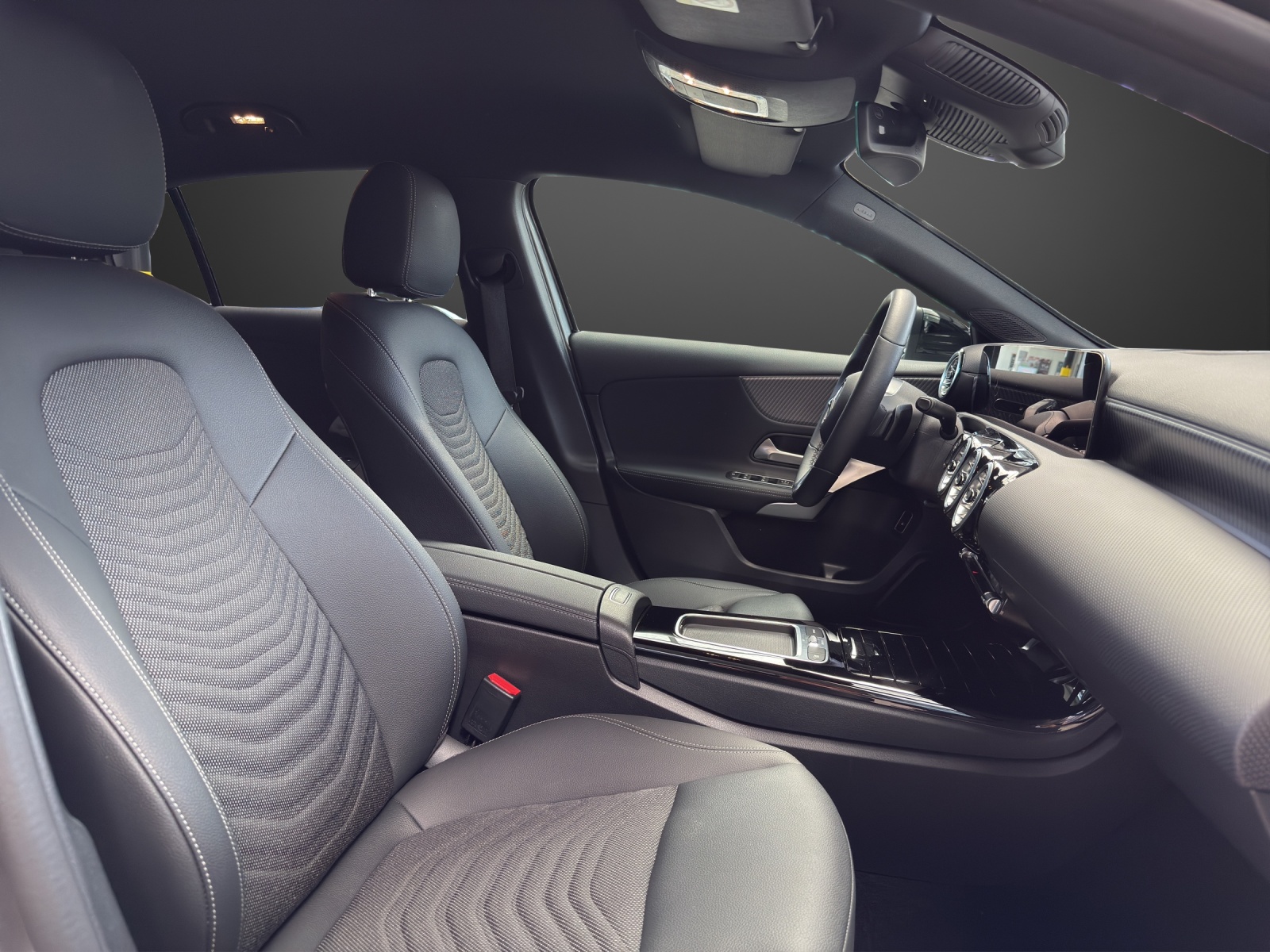 MERCEDES-BENZ A 250 e 8G-DCT-image-11