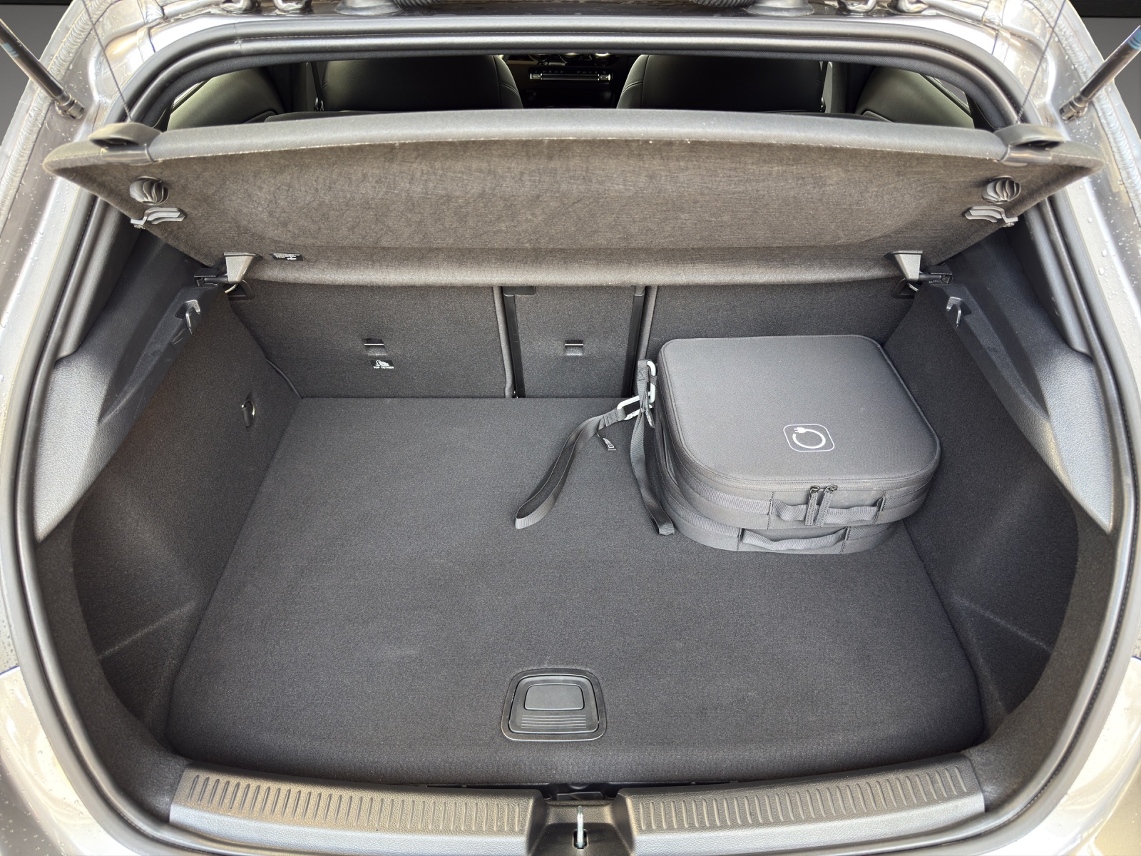MERCEDES-BENZ A 250 e 8G-DCT-image-8