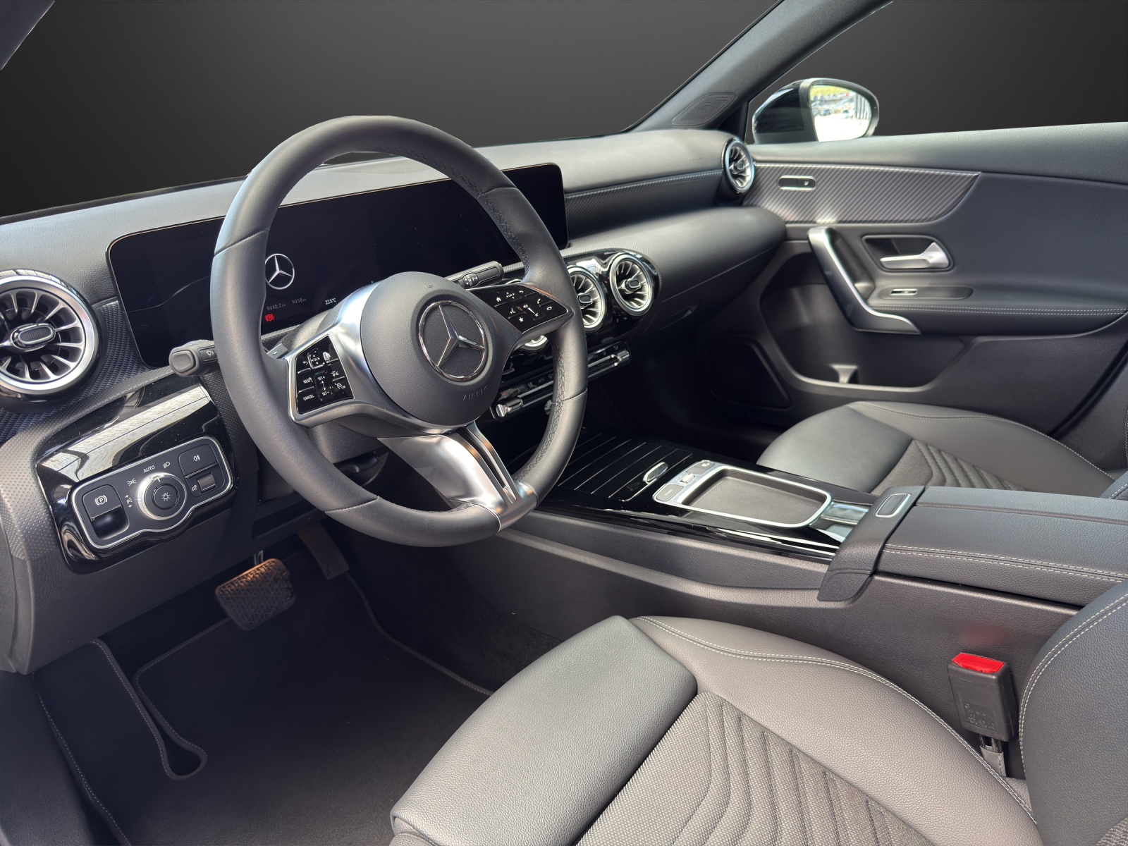 MERCEDES-BENZ A 250 e 8G-DCT-image-9