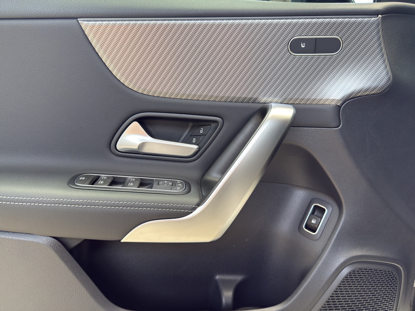 MERCEDES-BENZ A 250 e 8G-DCT-image-12