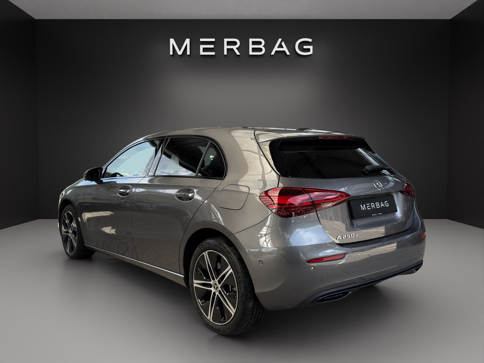 MERCEDES-BENZ A 250 e 8G-DCT-image-2