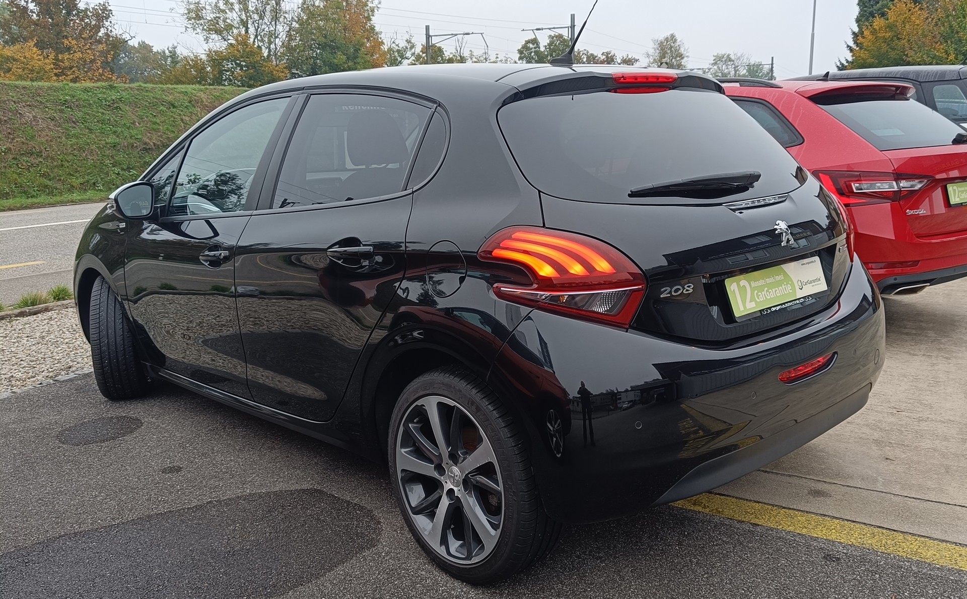 PEUGEOT 208 1.2 PureTech Style EAT6-image-1