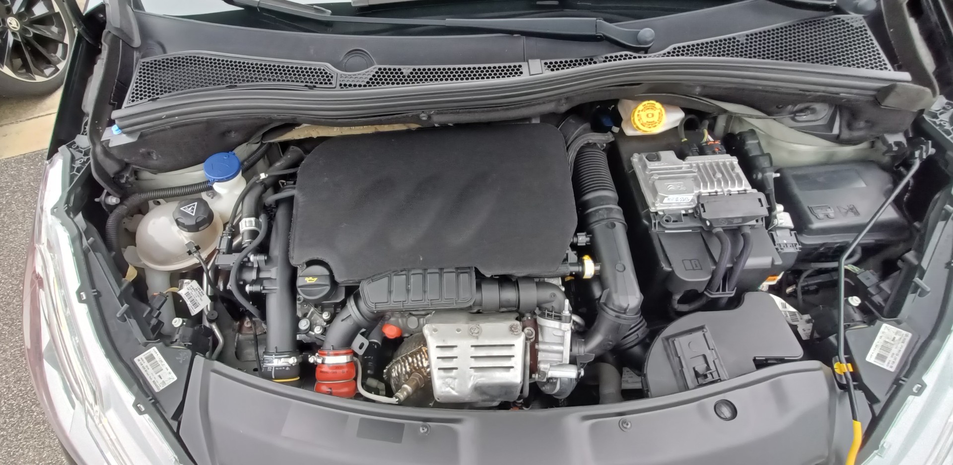 PEUGEOT 208 1.2 PureTech Style EAT6-image-11