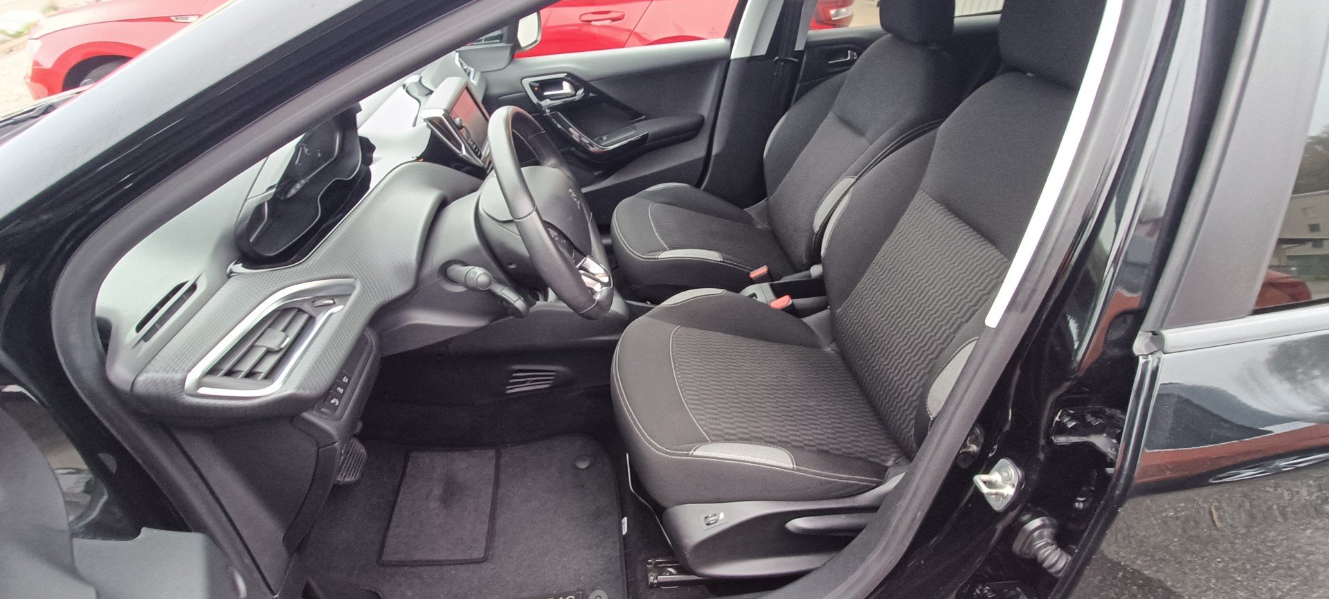 PEUGEOT 208 1.2 PureTech Style EAT6-image-5